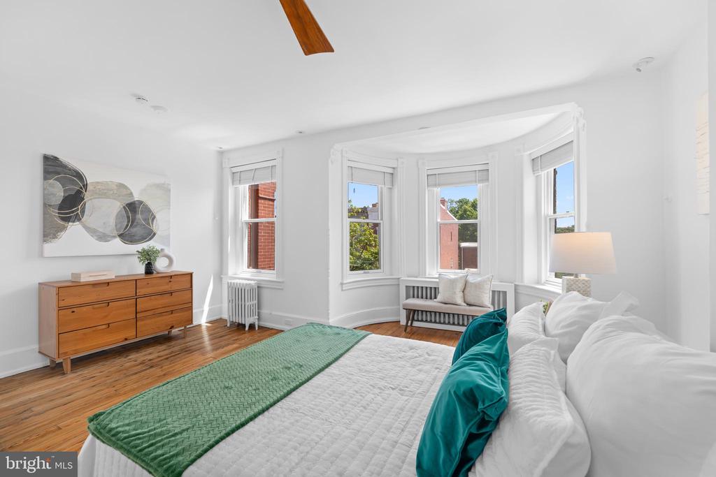 Washington, District of Columbia, 20003, United States, 3 Bedrooms Bedrooms, ,4 BathroomsBathrooms,Residential,For Sale,2048828