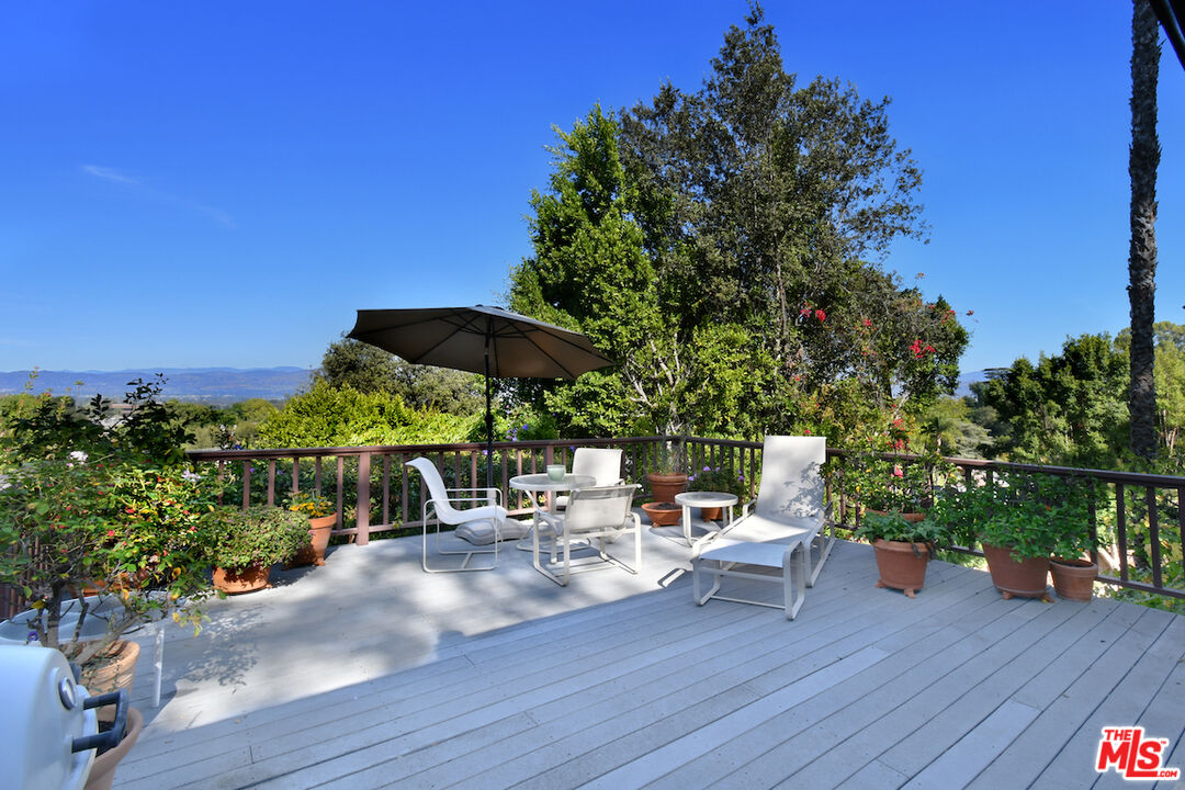 Sherman Oaks, California, 91403, United States, 3 Bedrooms Bedrooms, ,3 BathroomsBathrooms,Residential,For Sale,1989375