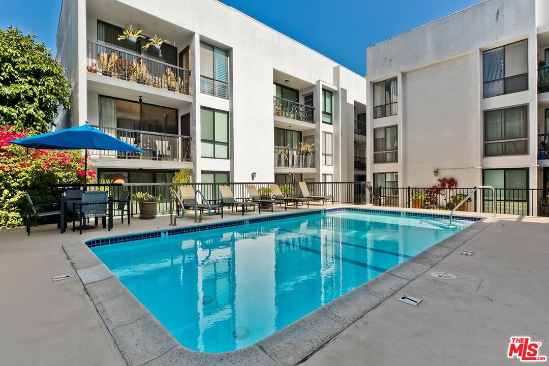 West Hollywood, California, 90069, United States, 1 Bedroom Bedrooms, ,1 BathroomBathrooms,Residential,For Sale,1939893