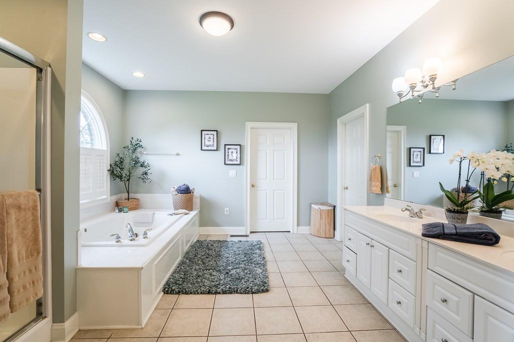 CHATSWORTH, Georgia, 30705, United States, 5 Bedrooms Bedrooms, ,6 BathroomsBathrooms,Residential,For Sale,1846610