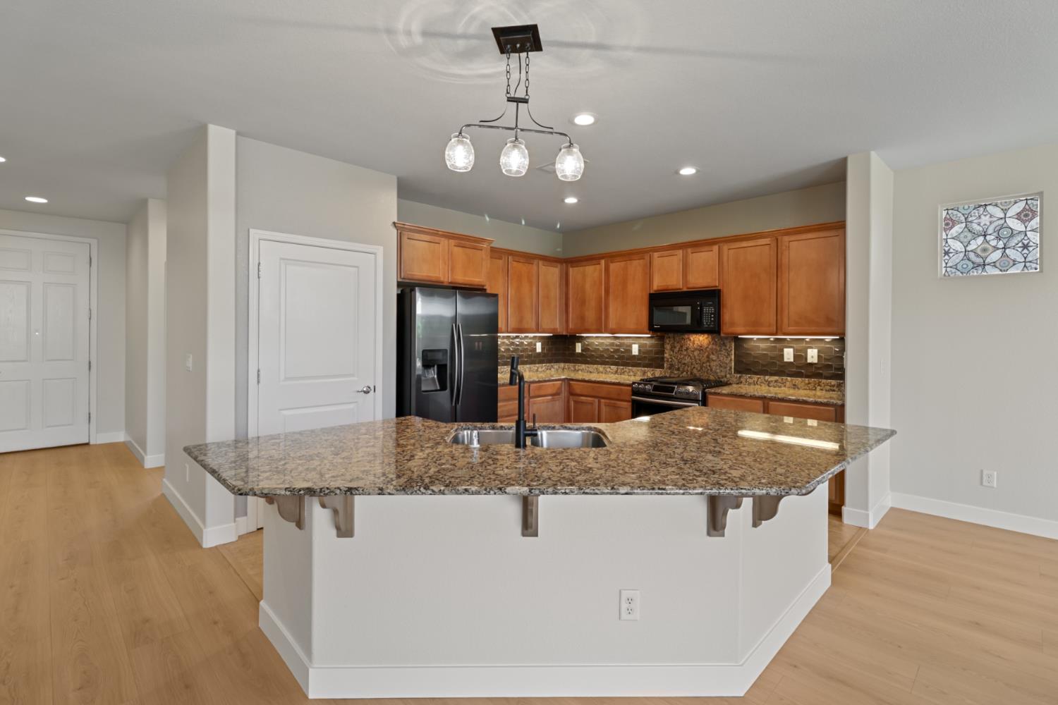 Elk Grove, California, 95757, United States, 3 Bedrooms Bedrooms, ,2 BathroomsBathrooms,Residential,For Sale,1917062