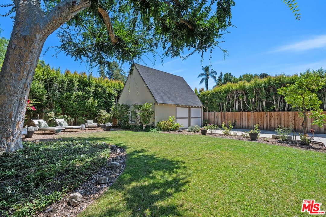 Los Angeles, California, 90004, United States, 5 Bedrooms Bedrooms, ,3 BathroomsBathrooms,Residential,For Sale,1940540