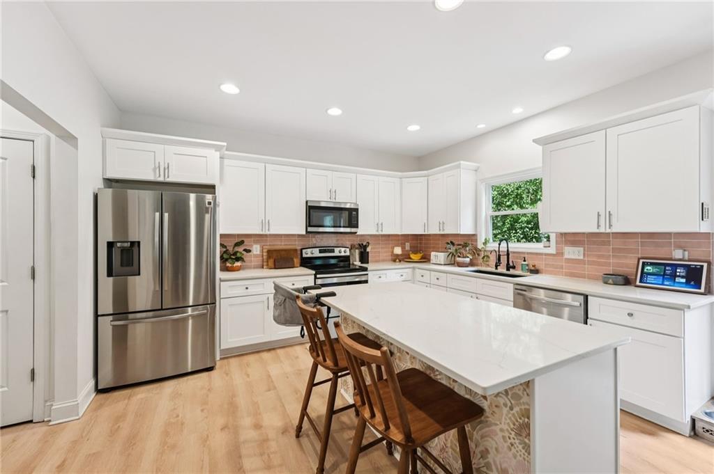 Canton, Georgia, 30114, United States, 6 Bedrooms Bedrooms, ,4 BathroomsBathrooms,Residential,For Sale,1978205