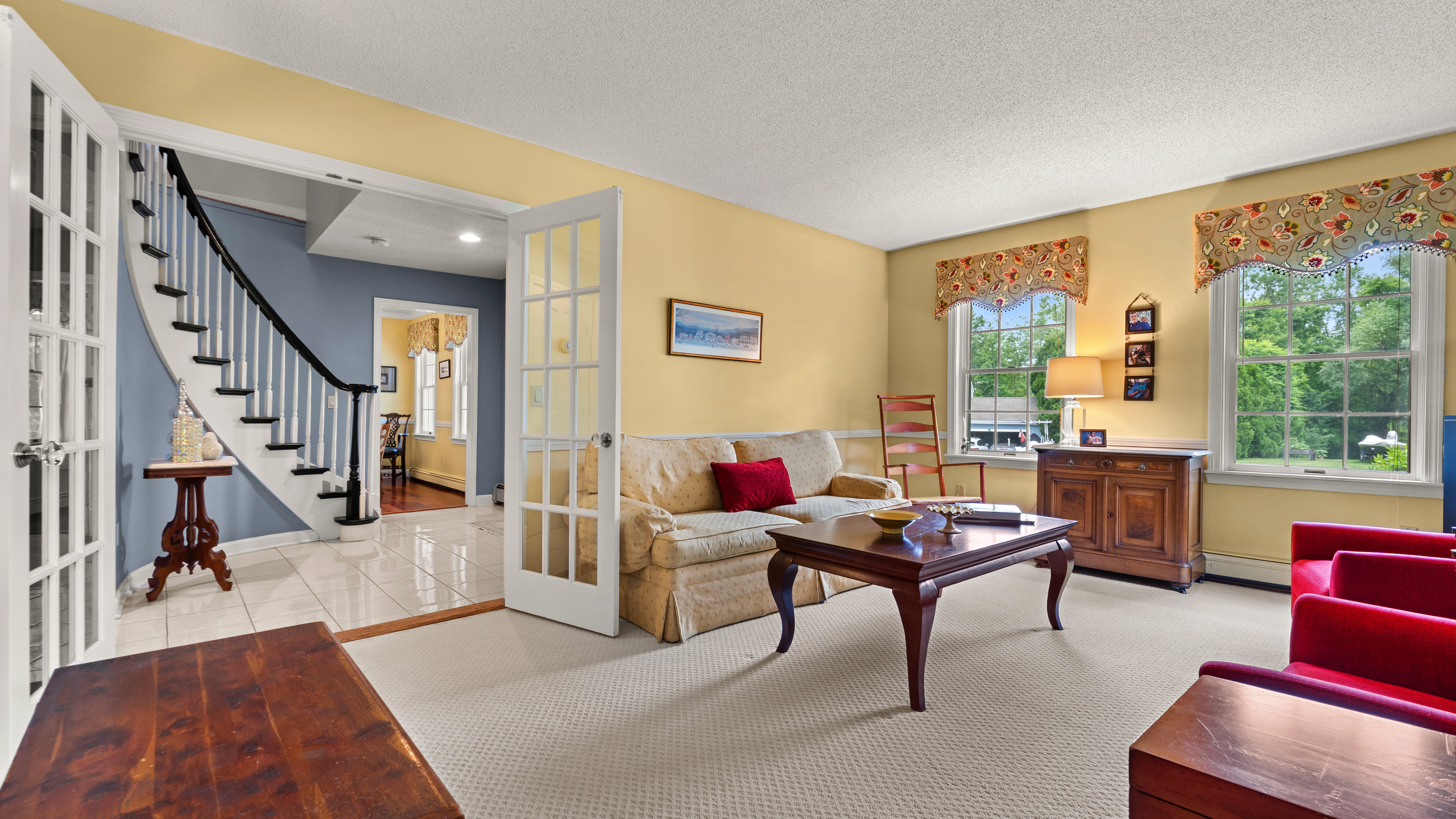  A Hilltop Wooded Retreat  Southeast Sleeper Modernized Colonial - 物件實景