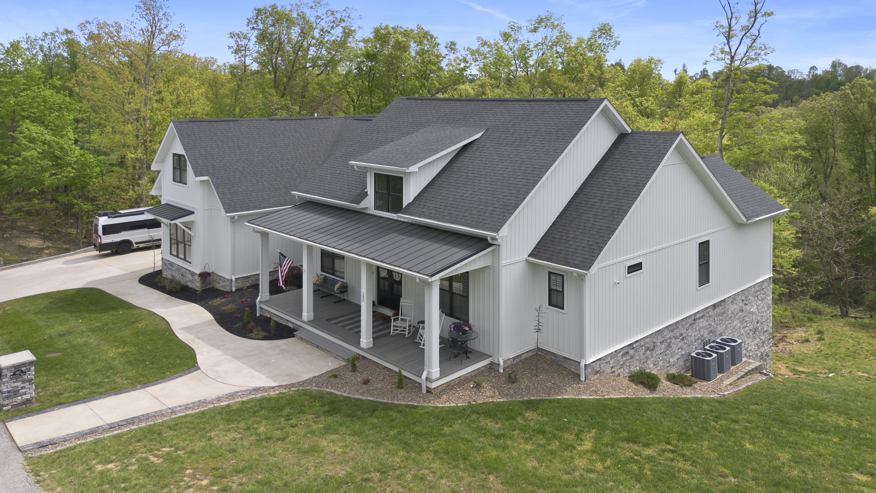 Huntington, West Virginia, 25701, United States, 6 Bedrooms Bedrooms, ,6 BathroomsBathrooms,Residential,For Sale,1977823