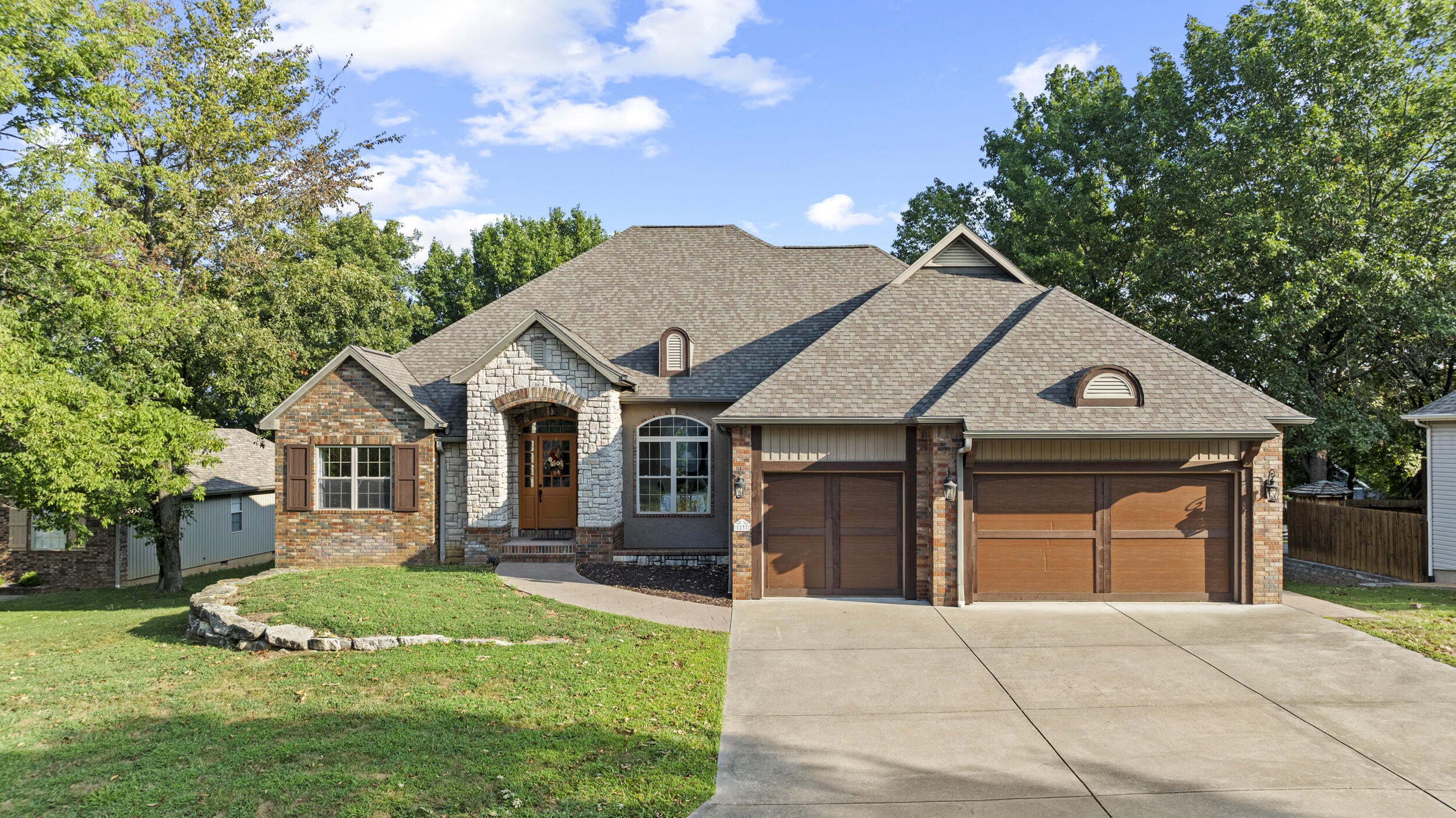 Kimberling City, Missouri, 65686, United States, 5 Bedrooms Bedrooms, ,4 BathroomsBathrooms,Residential,For Sale,1883483
