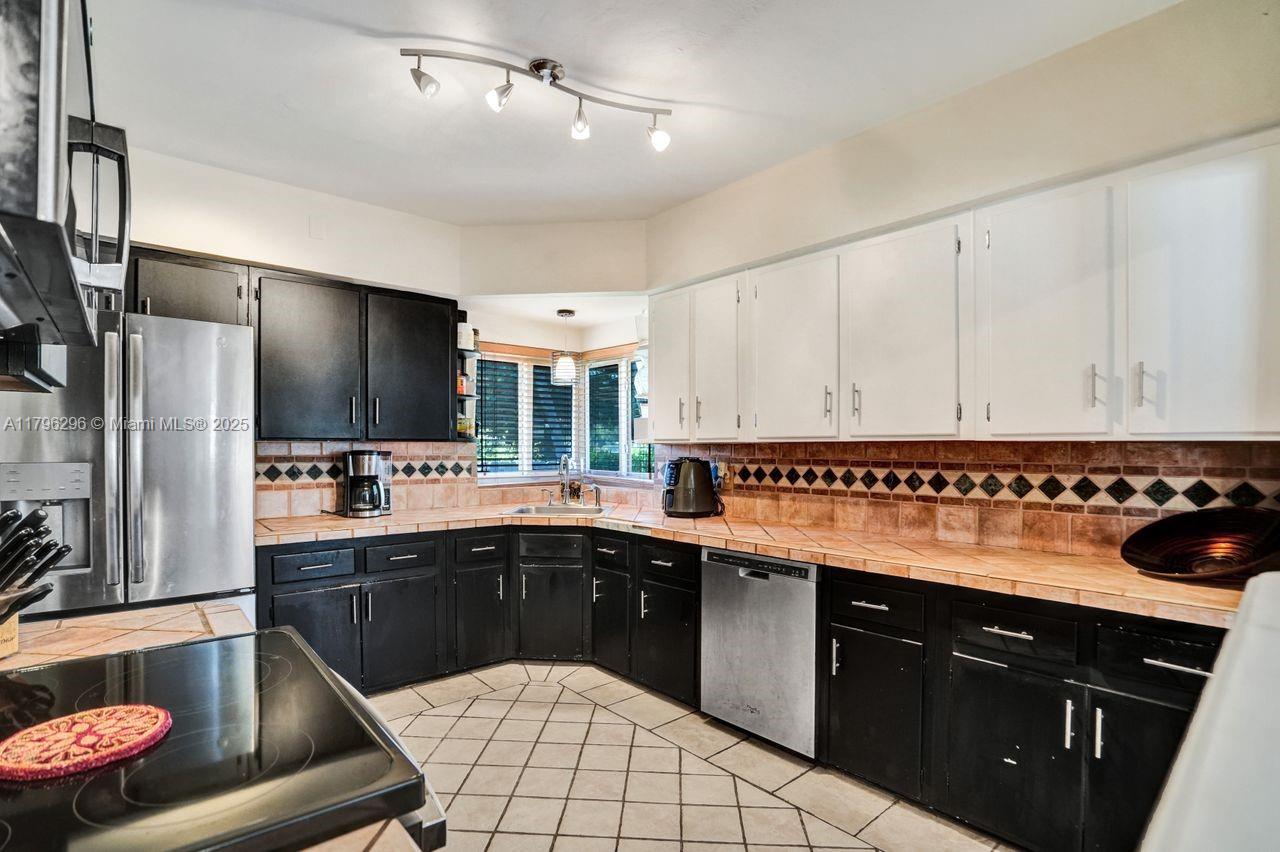 Miami Shores, Florida, 33138, United States, 2 Bedrooms Bedrooms, ,2 BathroomsBathrooms,Residential,For Sale,1804509