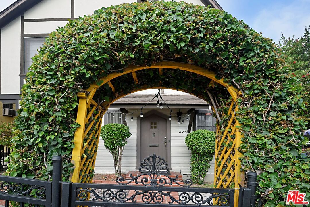 Los Angeles, California, 90029, United States, ,Residential,For Sale,1850237