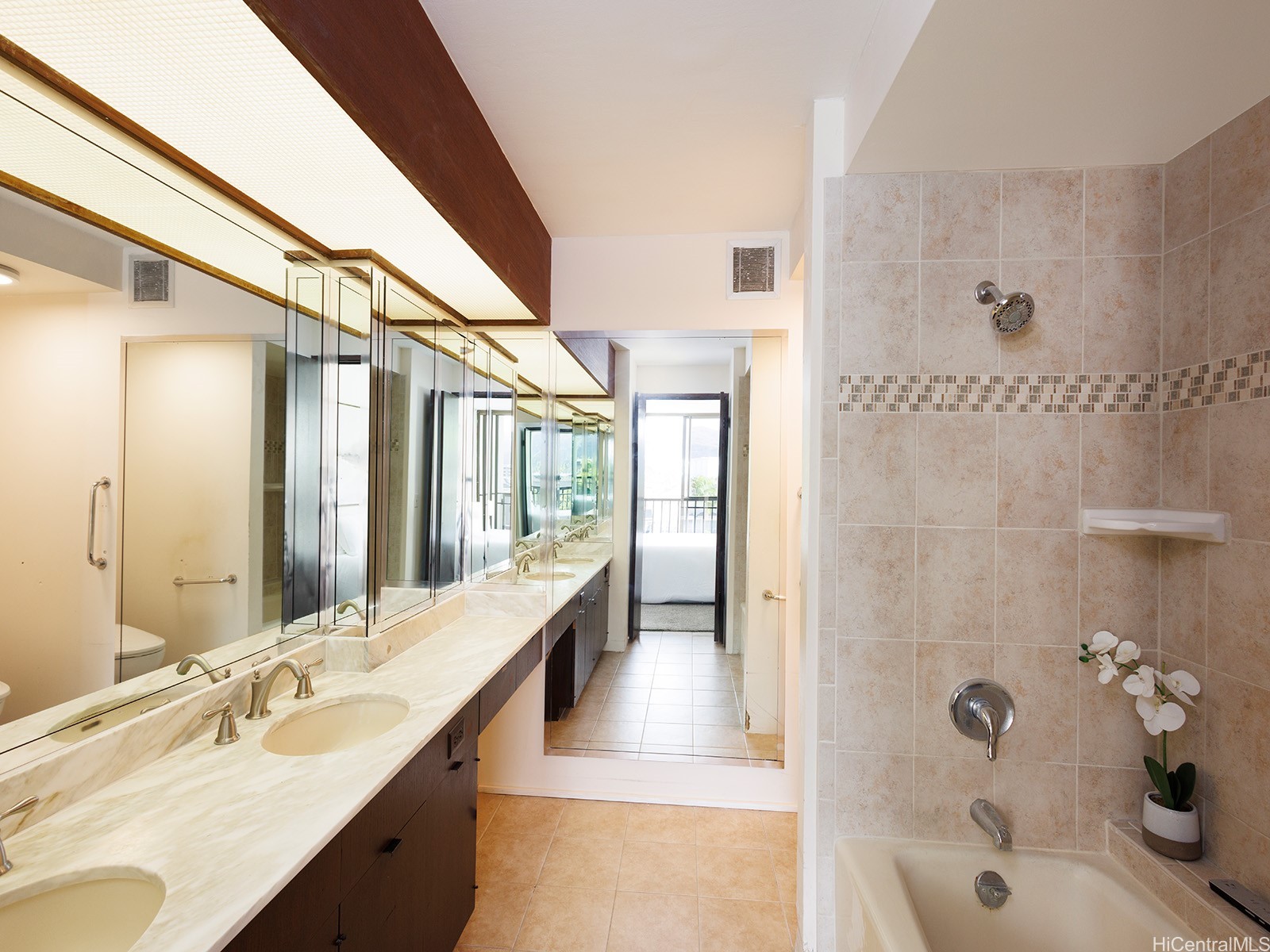 Honolulu, Hawaii, 96825, United States, 2 Bedrooms Bedrooms, ,2 BathroomsBathrooms,Residential,For Sale,1987503