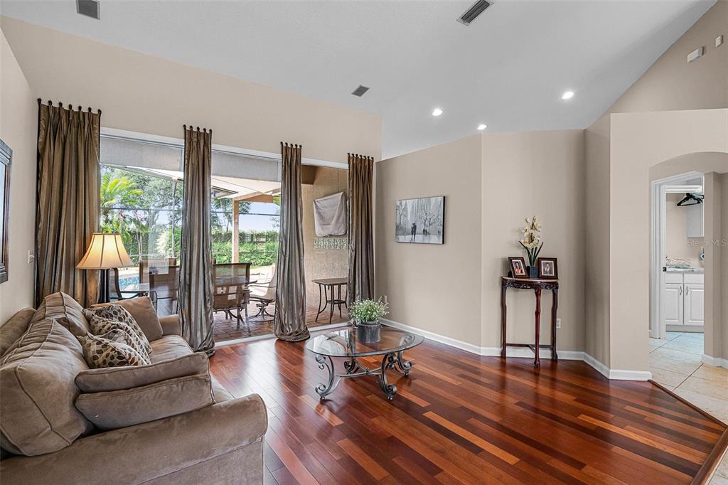 Oviedo, Florida, 32765, United States, 4 Bedrooms Bedrooms, ,3 BathroomsBathrooms,Residential,For Sale,1849988