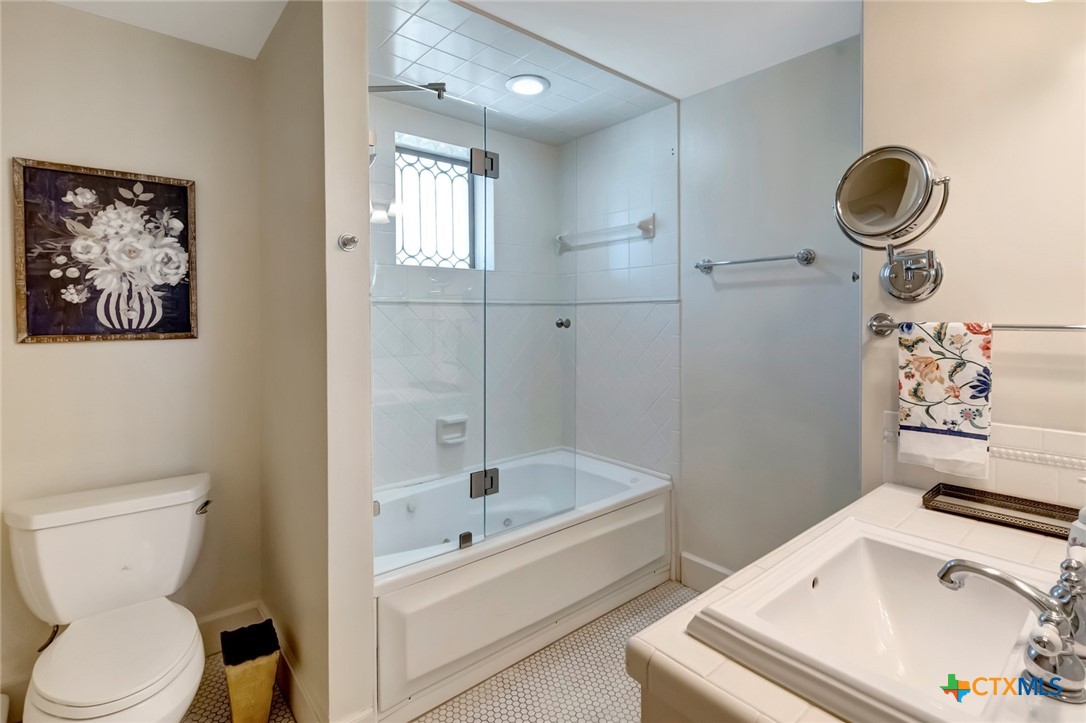 507 S De Leon Street, Victoria, Texas, 77901, United States, 5 Bedrooms Bedrooms, ,5 BathroomsBathrooms,Residential,For Sale,507 S De Leon Street,1612614