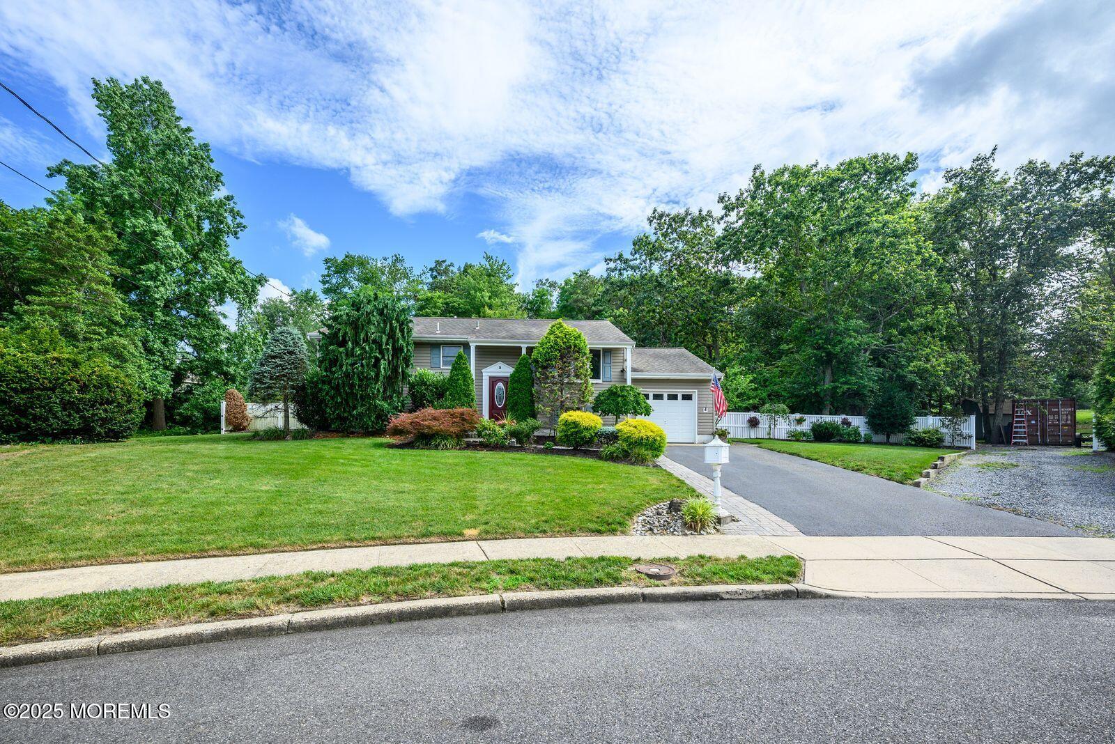 Howell, New Jersey, 07731, United States, 3 Bedrooms Bedrooms, ,2 BathroomsBathrooms,Residential,For Sale,1890448