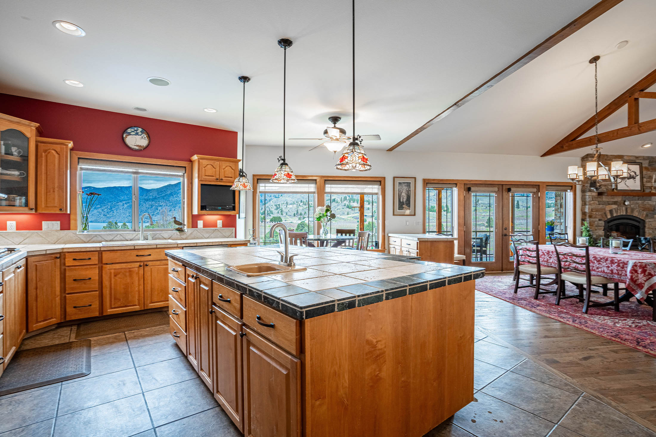  Lake Chelan View Estate with Barn & Acreage - 物件實景