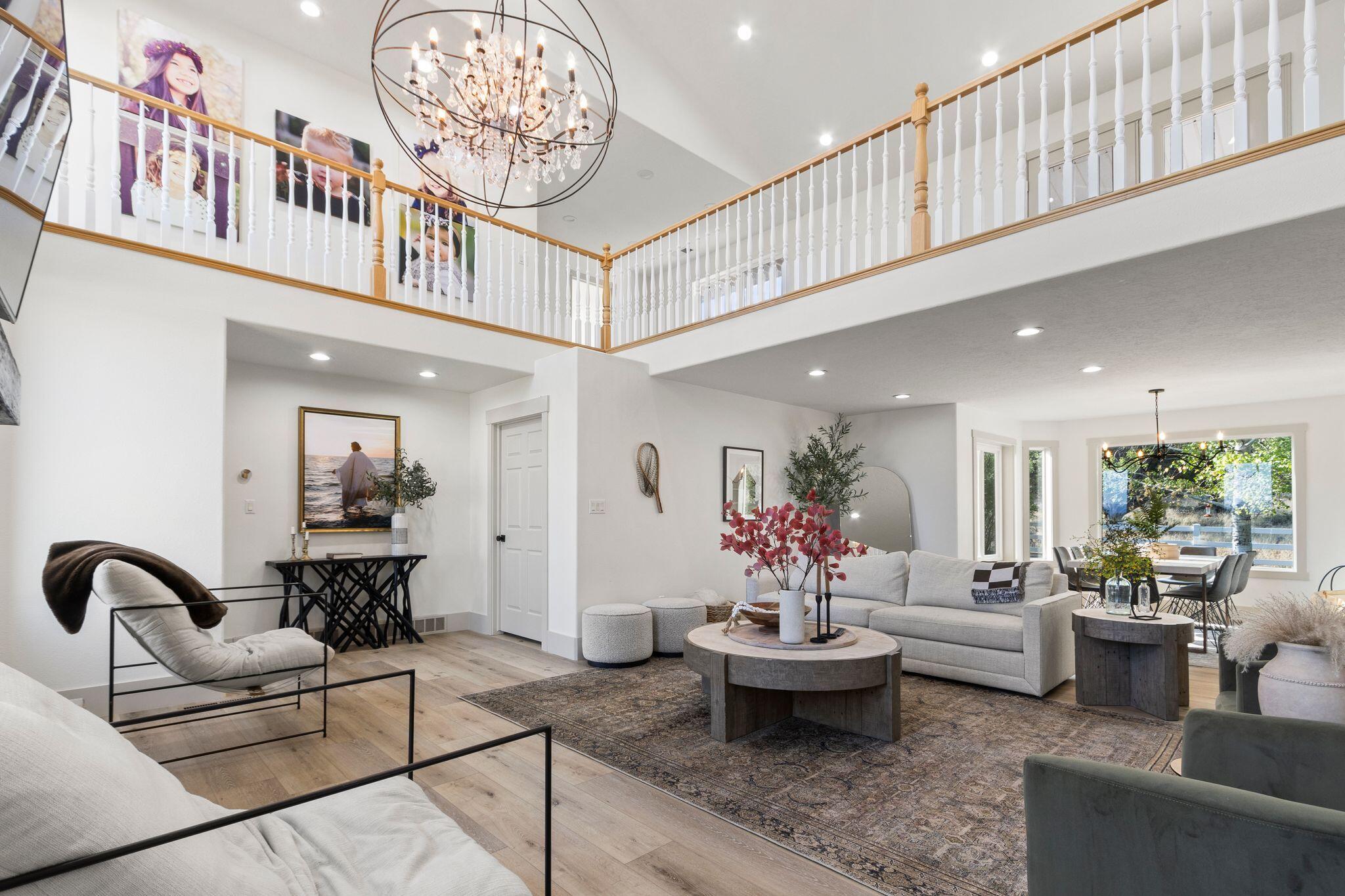 Parowan, Utah, 84761, United States, 6 Bedrooms Bedrooms, ,5 BathroomsBathrooms,Residential,For Sale,1995430