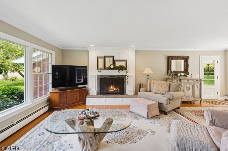 Franklin Twp., New Jersey, 08867, United States, 3 Bedrooms Bedrooms, ,2 BathroomsBathrooms,Residential,For Sale,1926340