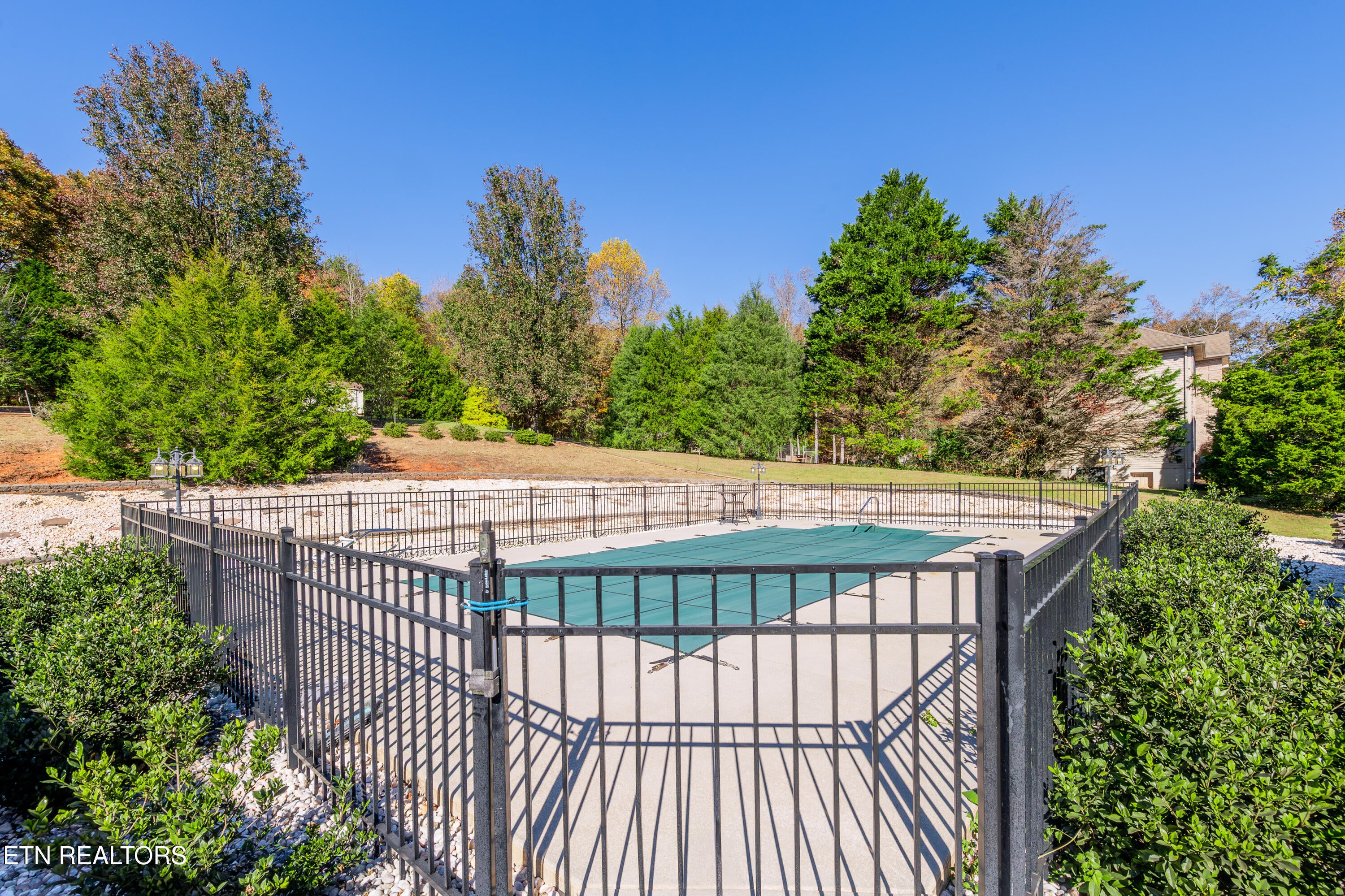 Harriman, Tennessee, 37748, United States, 3 Bedrooms Bedrooms, ,4 BathroomsBathrooms,Residential,For Sale,1989060