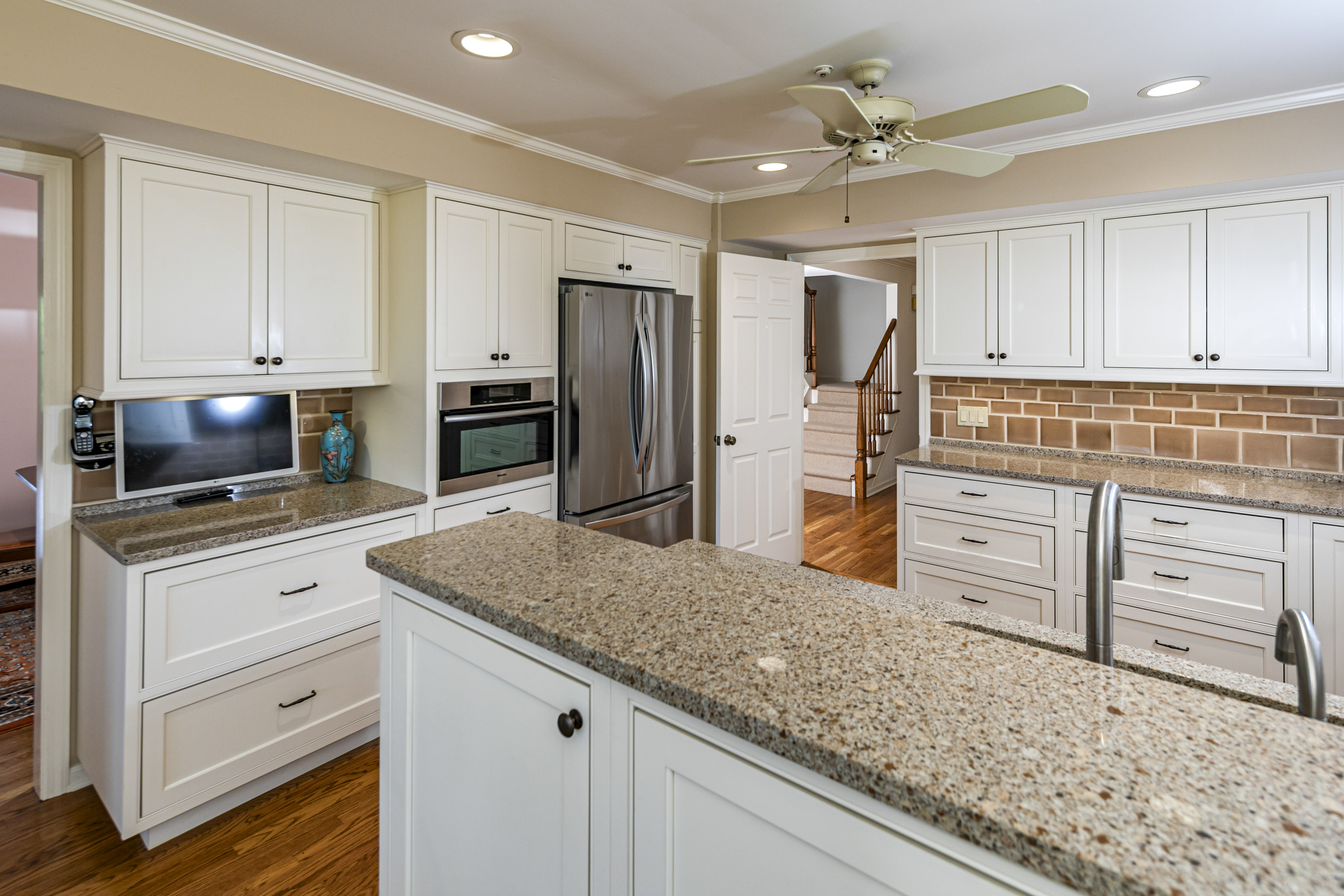  Stand-Out Home in The Glen Features Pastoral Views and Soaring Ceilings - 物件實景