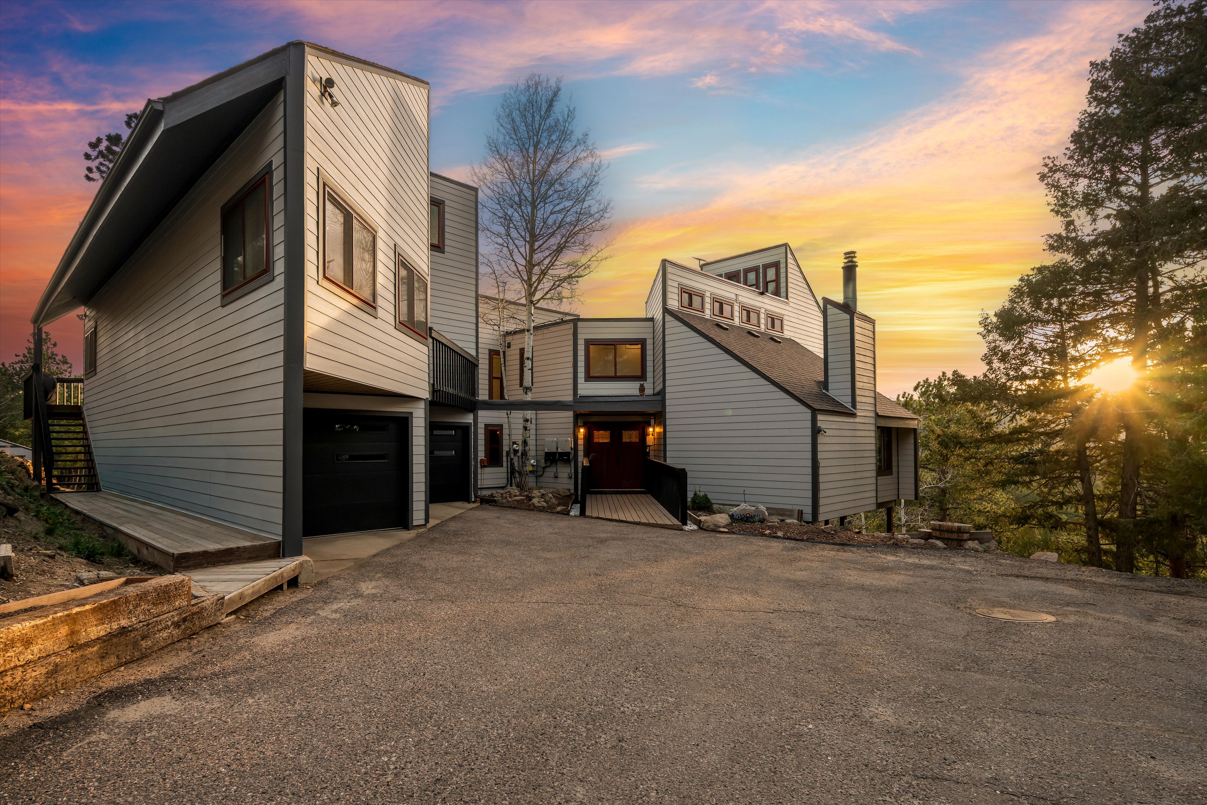  Experience Refined Mid-Century Inspired Mountain Living on 3.37 Acres - 物件實景