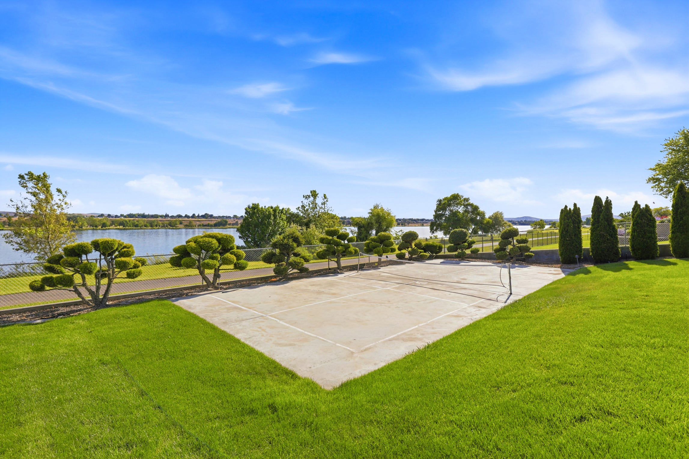  Prime Columbia River Frontage, Pool, large lot - 物件實景