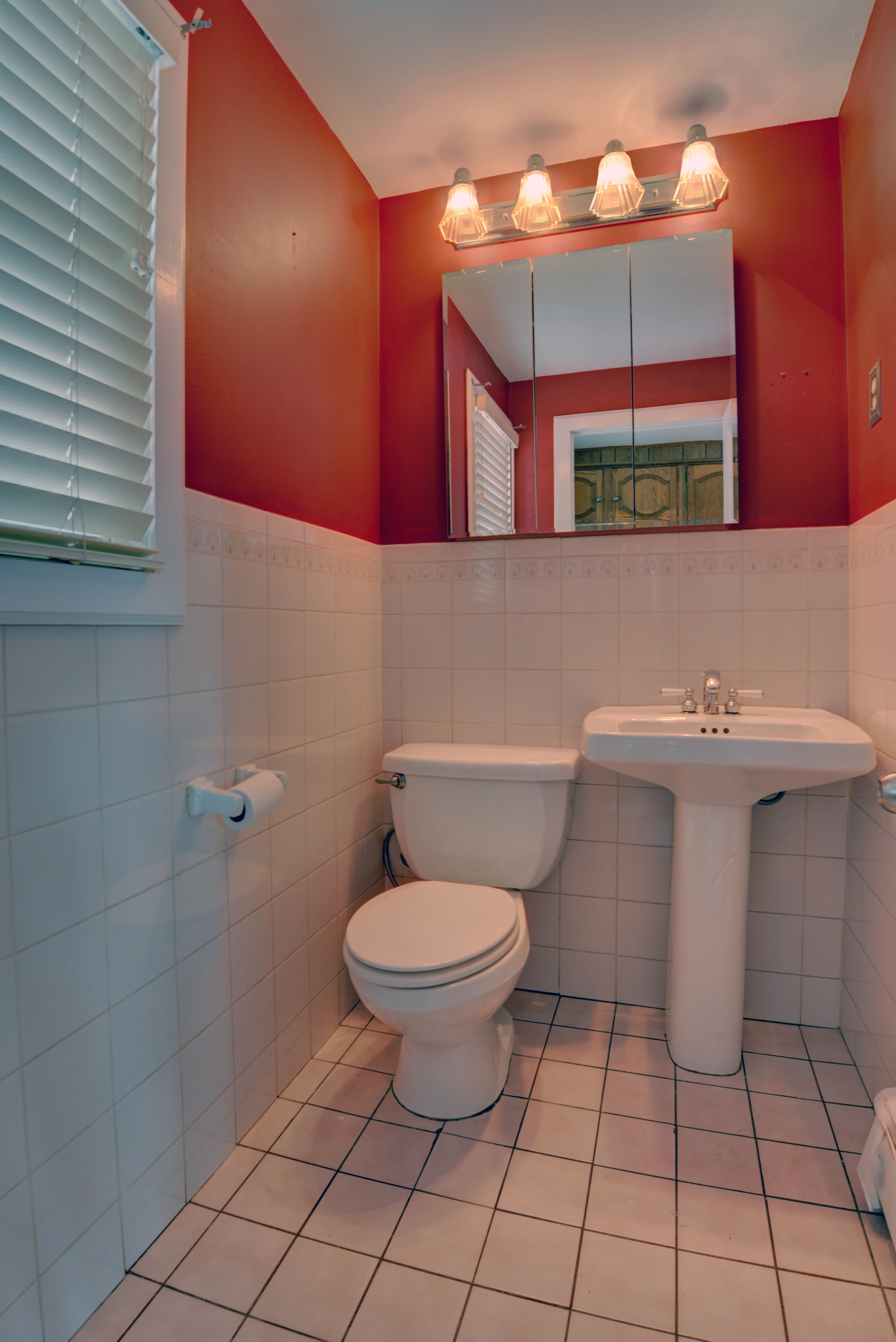 Lyndhurst, New Jersey, 07071, United States, 3 Bedrooms Bedrooms, ,2 BathroomsBathrooms,Residential,For Sale,1915781