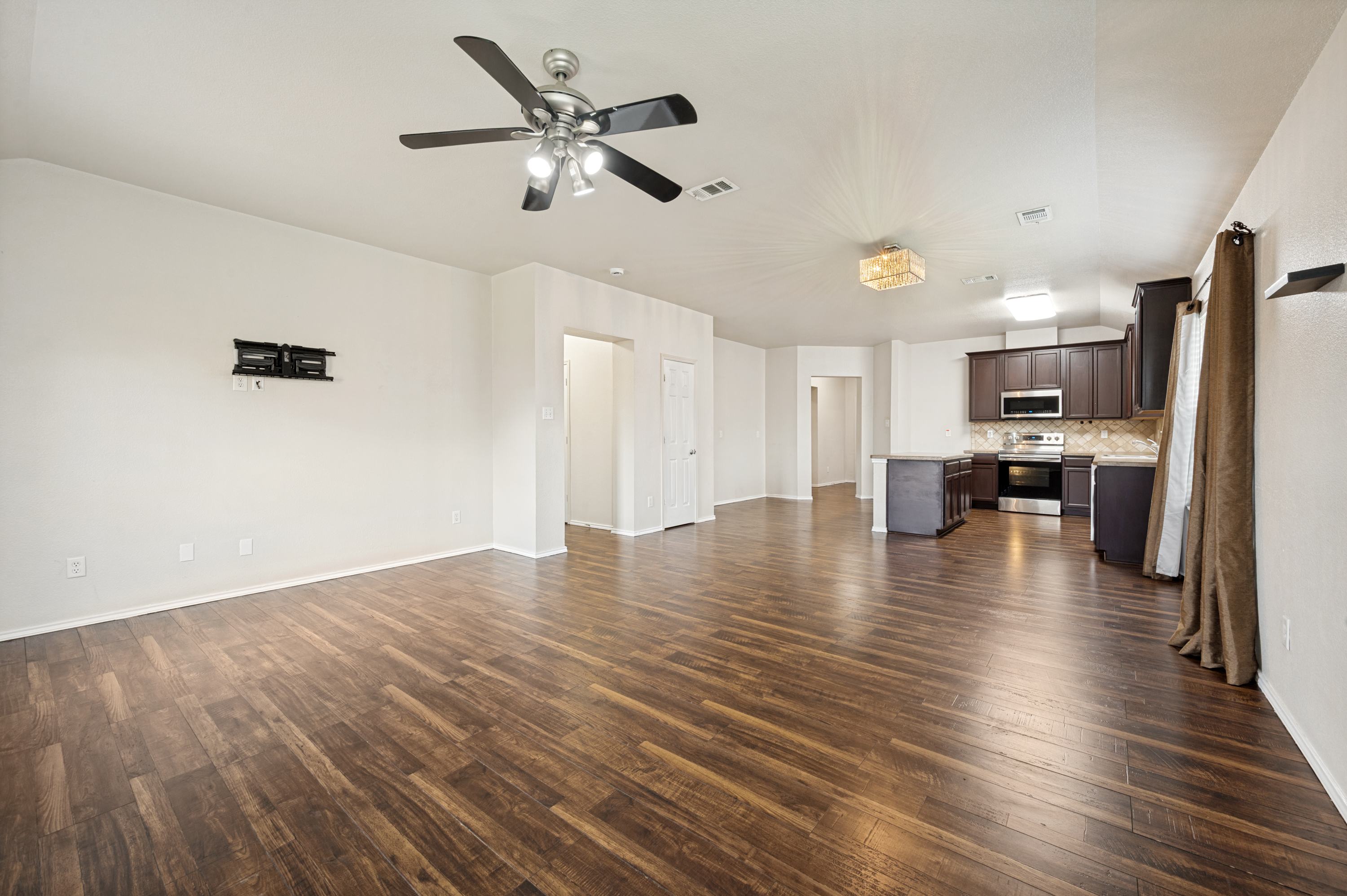  1339 4th Street, Grand Prairie, TX, 75051 - 物件實景