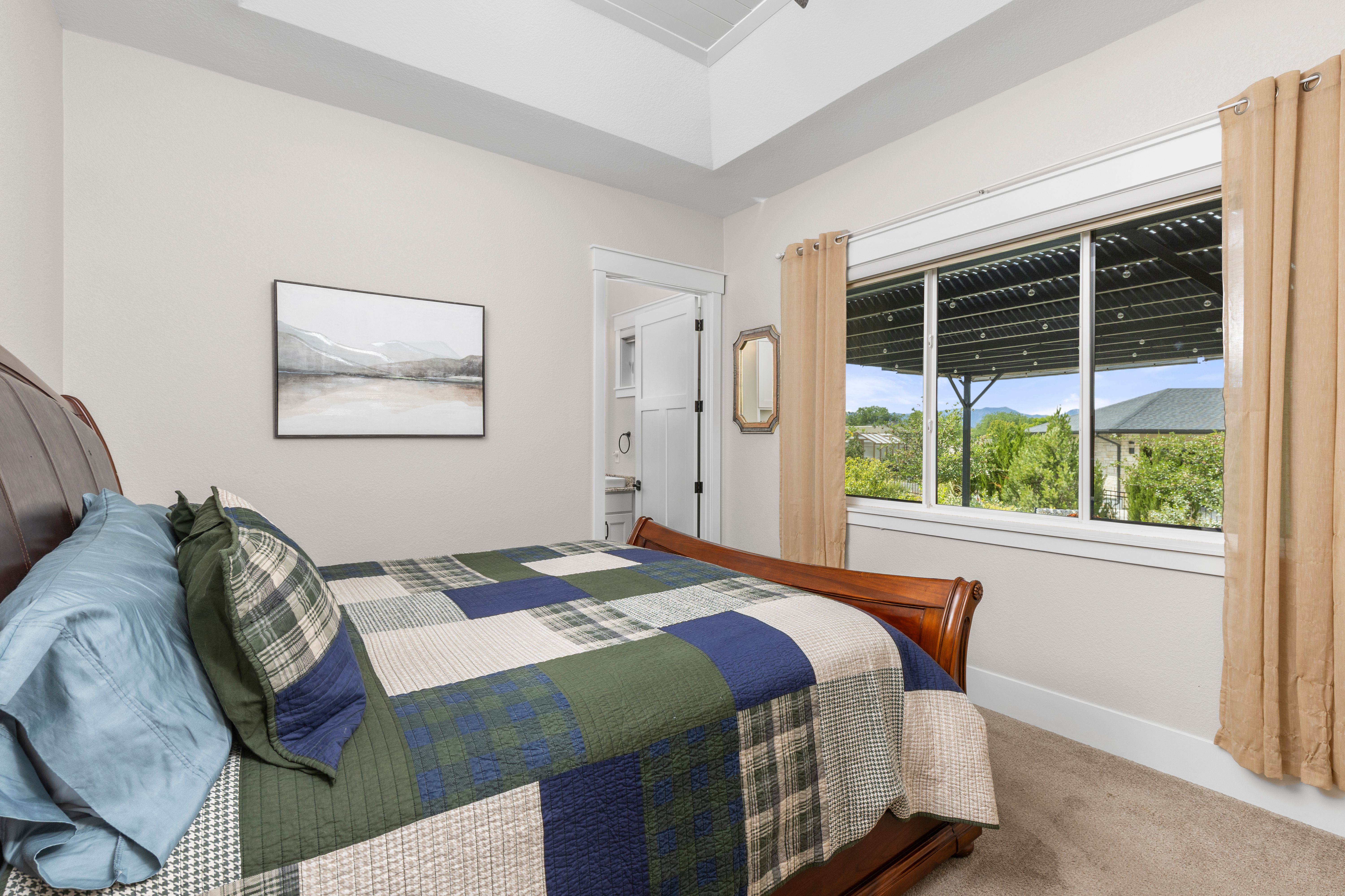  Amazing Opportunity For Multigenerational Living - 物件實景