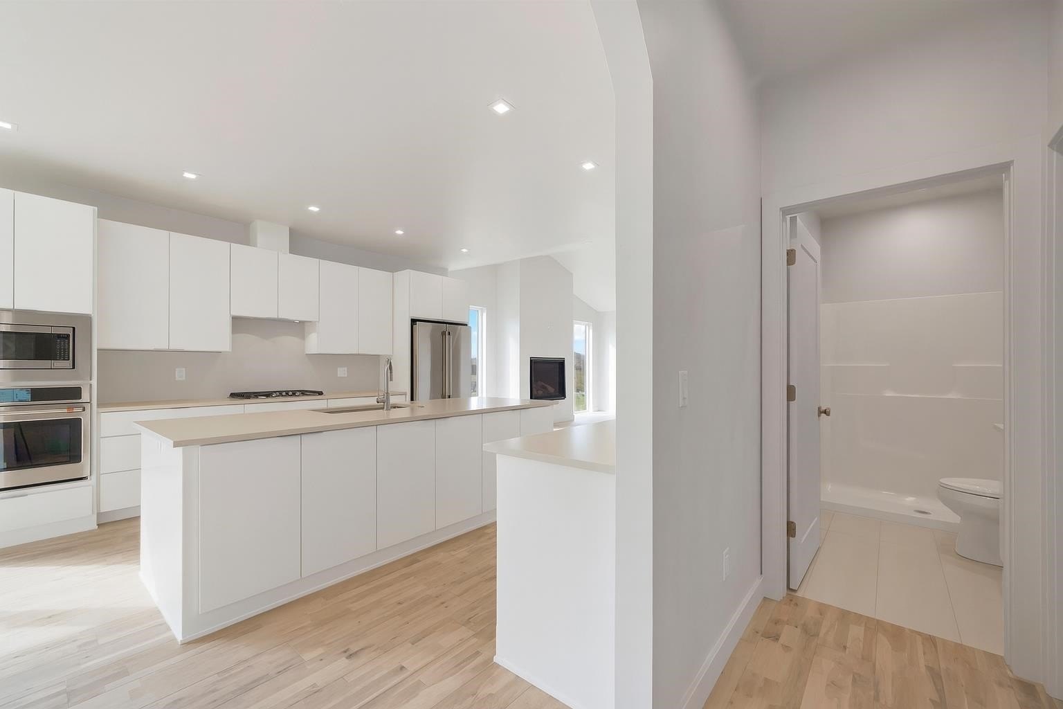 DE PERE, Wisconsin, 54115, United States, 2 Bedrooms Bedrooms, ,3 BathroomsBathrooms,Residential,For Sale,2005271