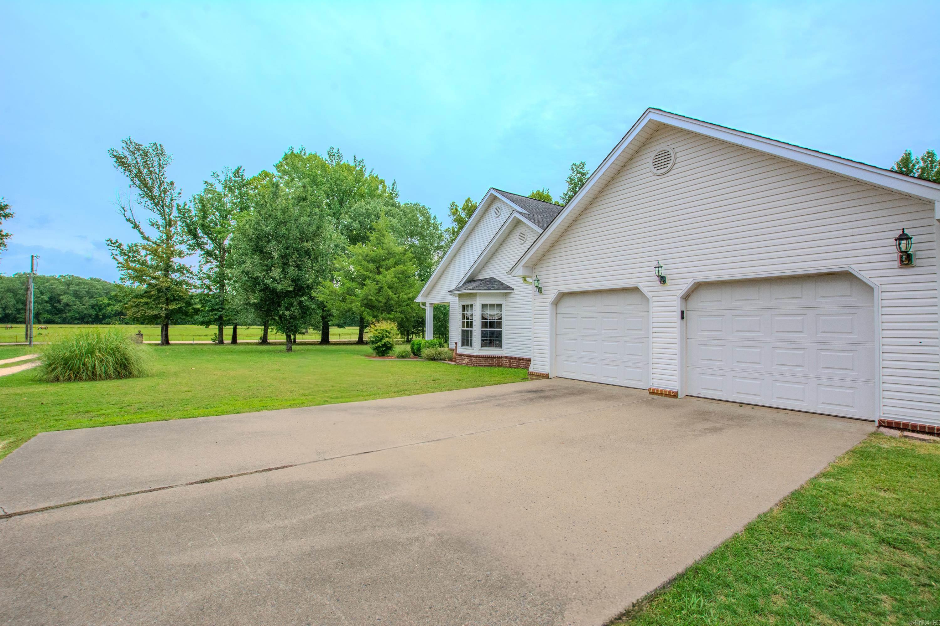 Benton, Arkansas, 72019, United States, 4 Bedrooms Bedrooms, ,4 BathroomsBathrooms,Residential,For Sale,1932840