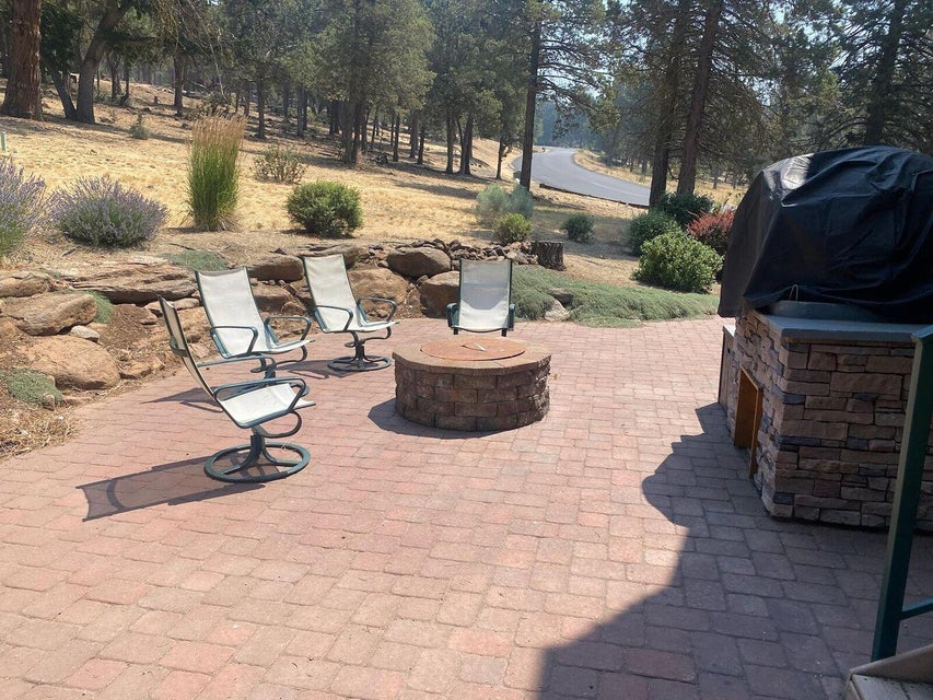 KLAMATH FALLS, Oregon, 97601, United States, 3 Bedrooms Bedrooms, ,3 BathroomsBathrooms,Residential,For Sale,1973852