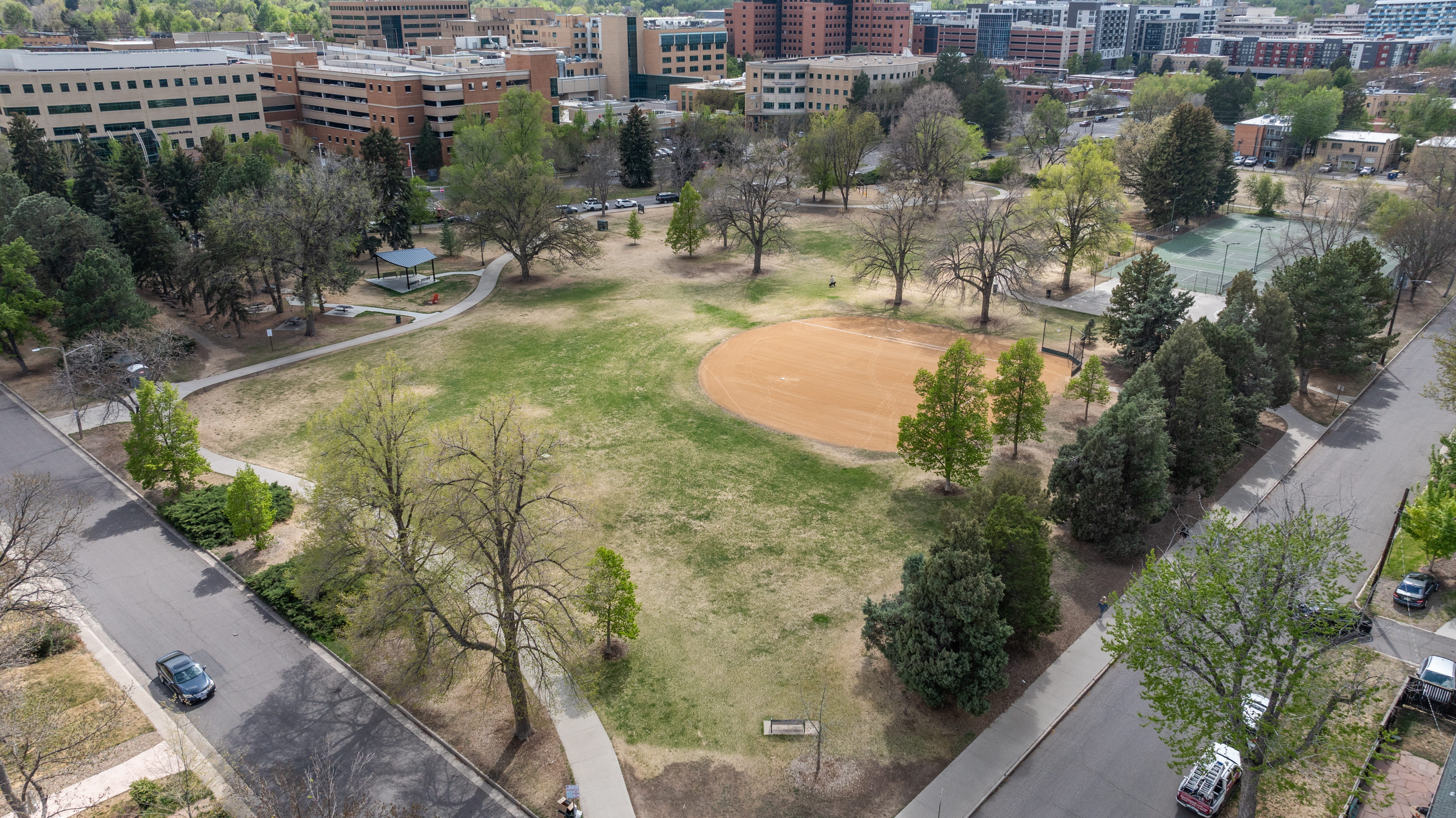  Charming 3-Bed Near Lindsley Park & 9th+CO – Updated Kitchen & Huge Yard - 物件實景