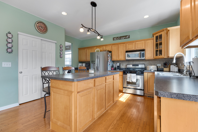 Huntley, Illinois, 60142, United States, 5 Bedrooms Bedrooms, ,3 BathroomsBathrooms,Residential,For Sale,1982974