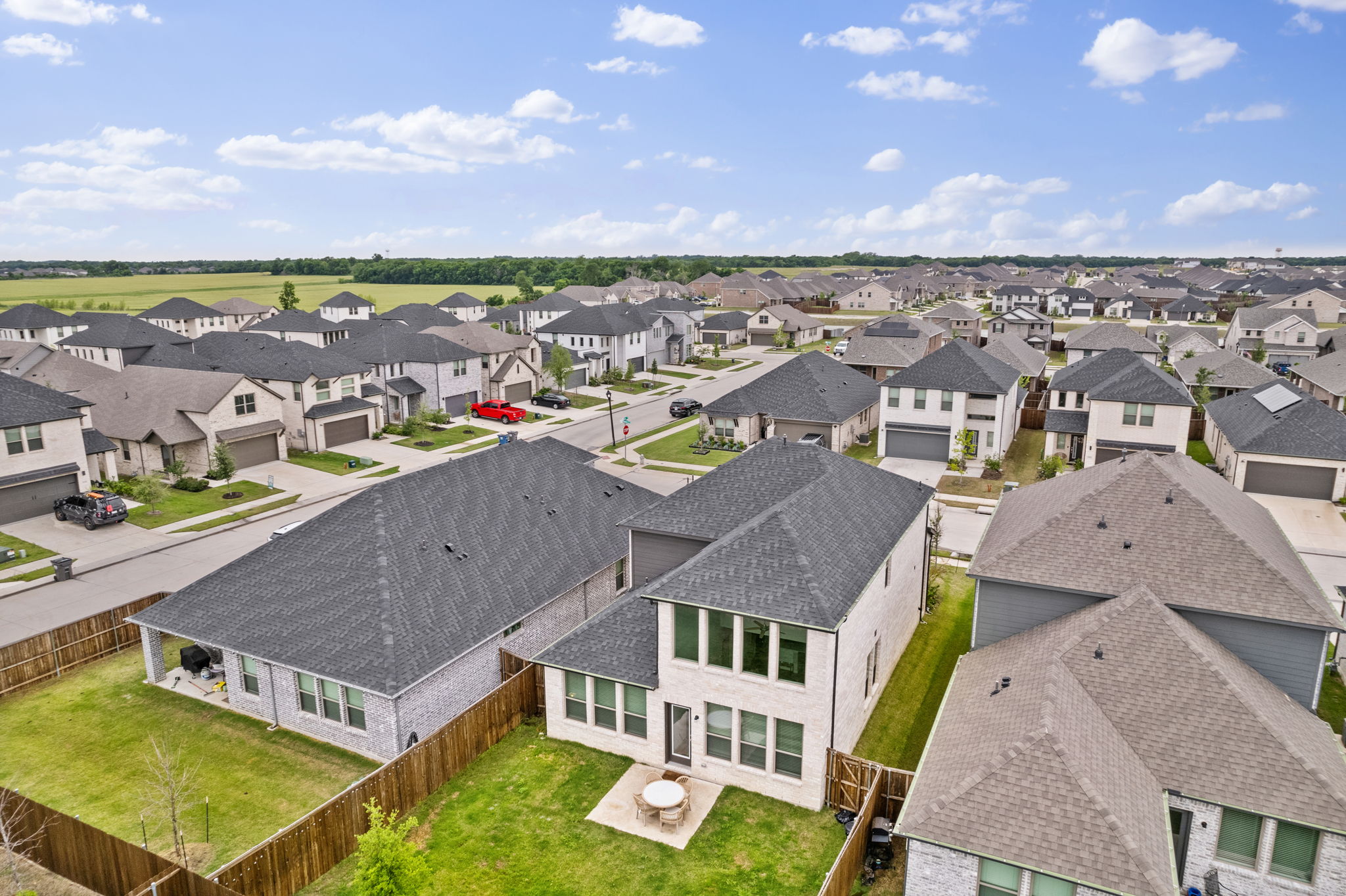  High Ceilings, Natural Light, and Modern Elegance in McKinney ISD - 物件實景