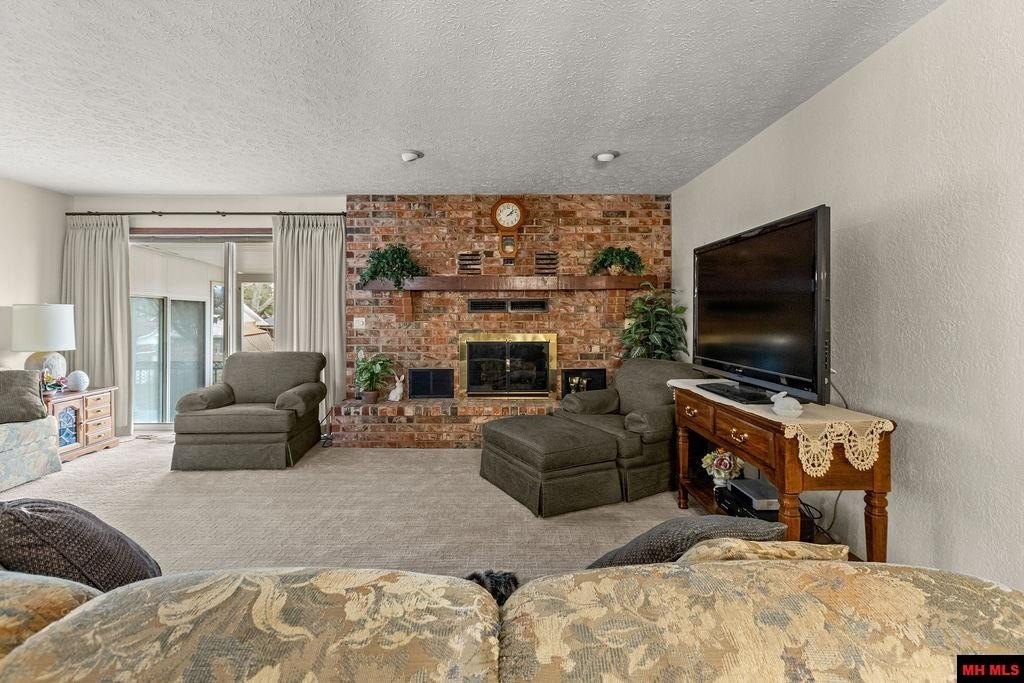 Mountain Home, Arkansas, 72653, United States, 3 Bedrooms Bedrooms, ,4 BathroomsBathrooms,Residential,For Sale,2025116
