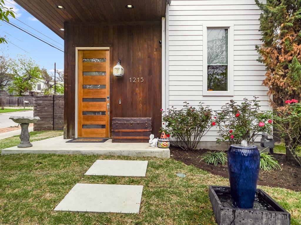 1215 Maple Ave, Austin, Texas, 78702, United States, 4 Bedrooms Bedrooms, ,4 BathroomsBathrooms,Residential,For Sale,1215 Maple Ave,1409568