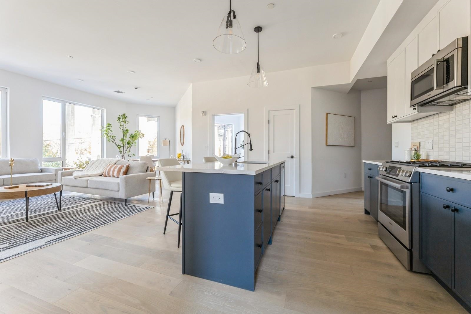 425 3rd St Unit 202, Jersey City, New Jersey, 07302, United States, 2 Bedrooms Bedrooms, ,2 BathroomsBathrooms,Residential,For Sale,425 3rd St Unit 202,1674924