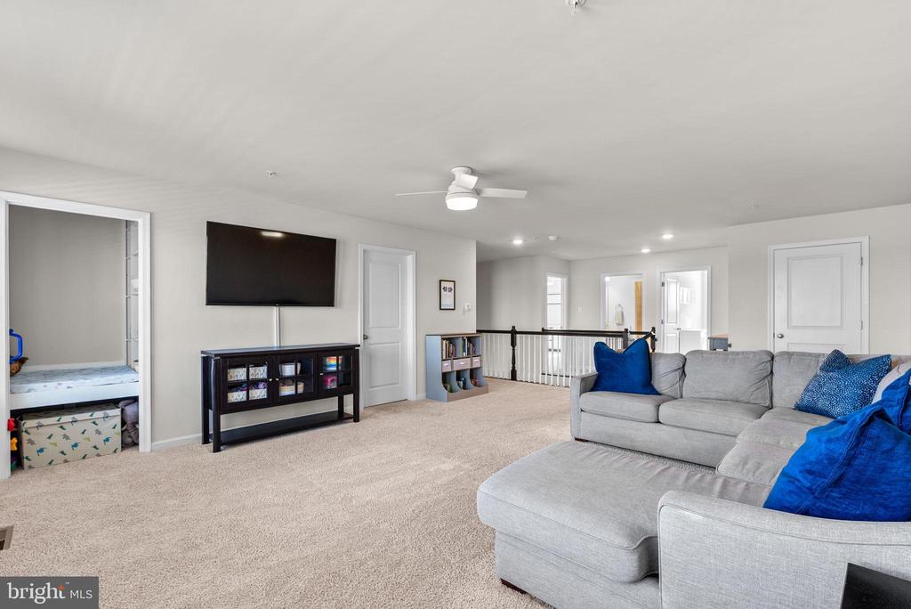 Frederick, Maryland, 21701, United States, 5 Bedrooms Bedrooms, ,4 BathroomsBathrooms,Residential,For Sale,1987107