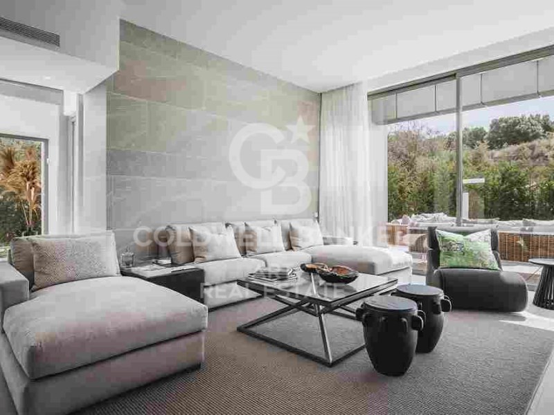 Estepona, Andalusia, ES, 5 Bedrooms Bedrooms, ,5 BathroomsBathrooms,Residential,For Sale,1796755