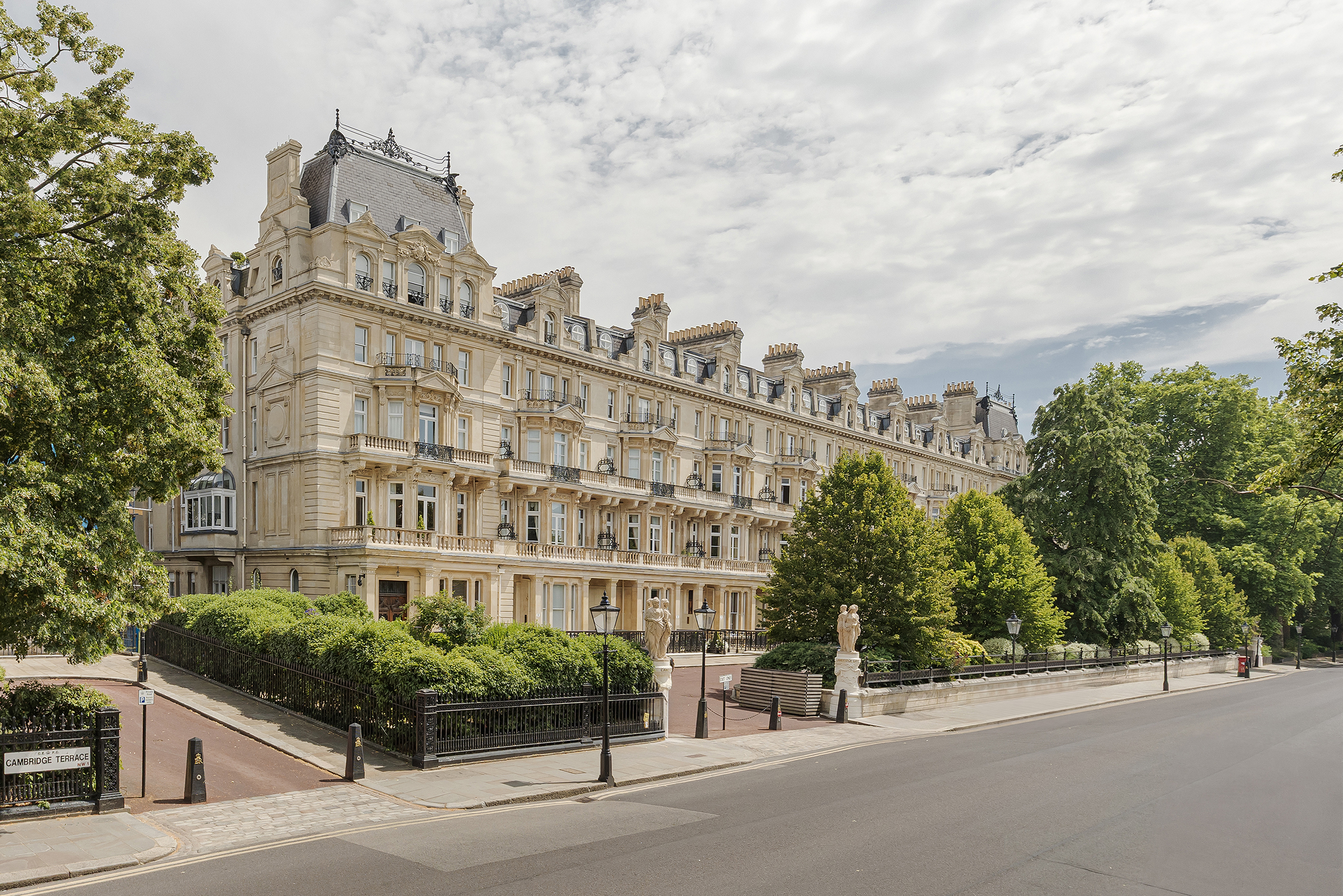  A Grand Triplex Apartment Overlooking Regent