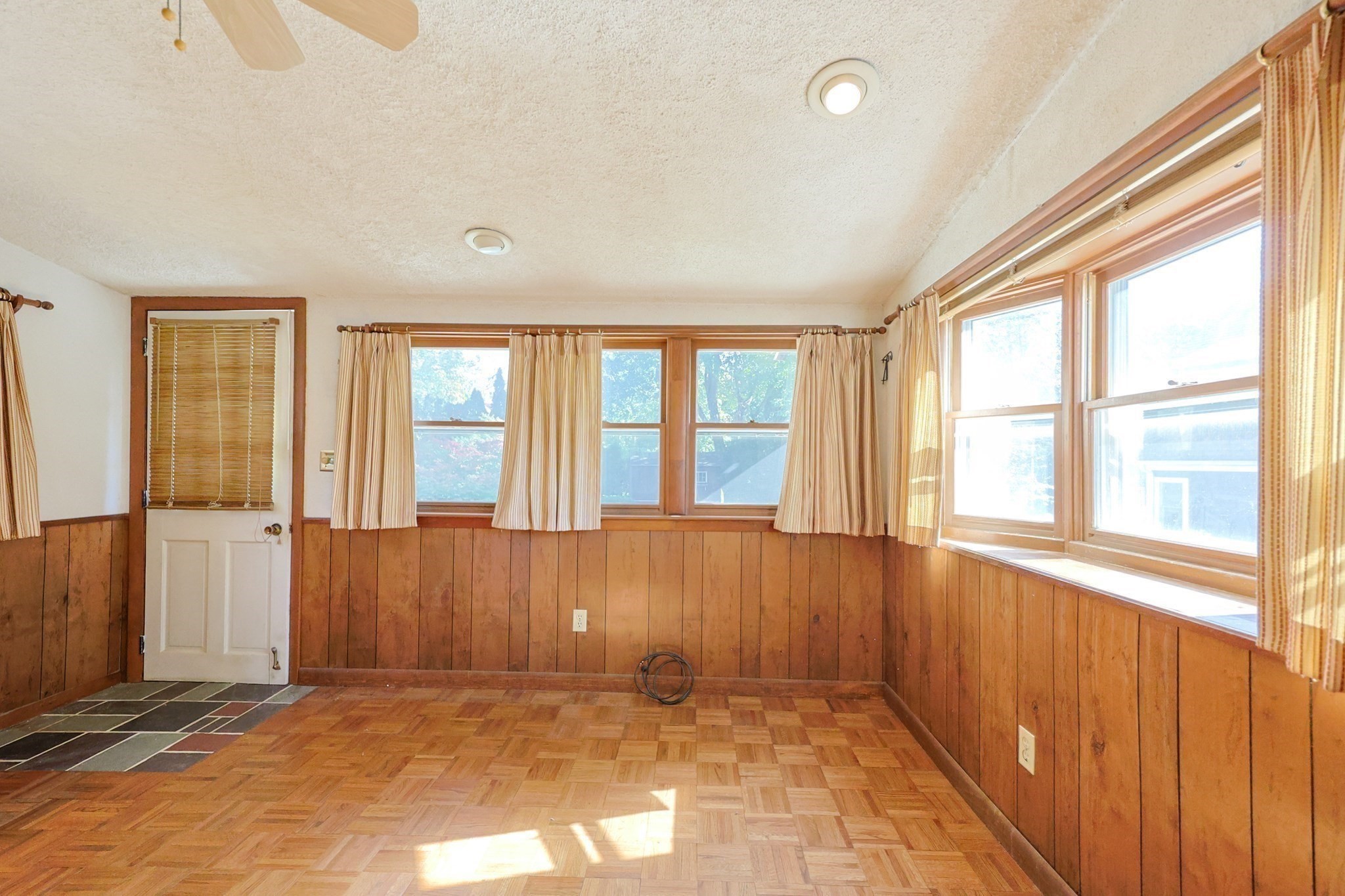 Reading, Massachusetts, 01867, United States, 3 Bedrooms Bedrooms, ,1 BathroomBathrooms,Residential,For Sale,1979486