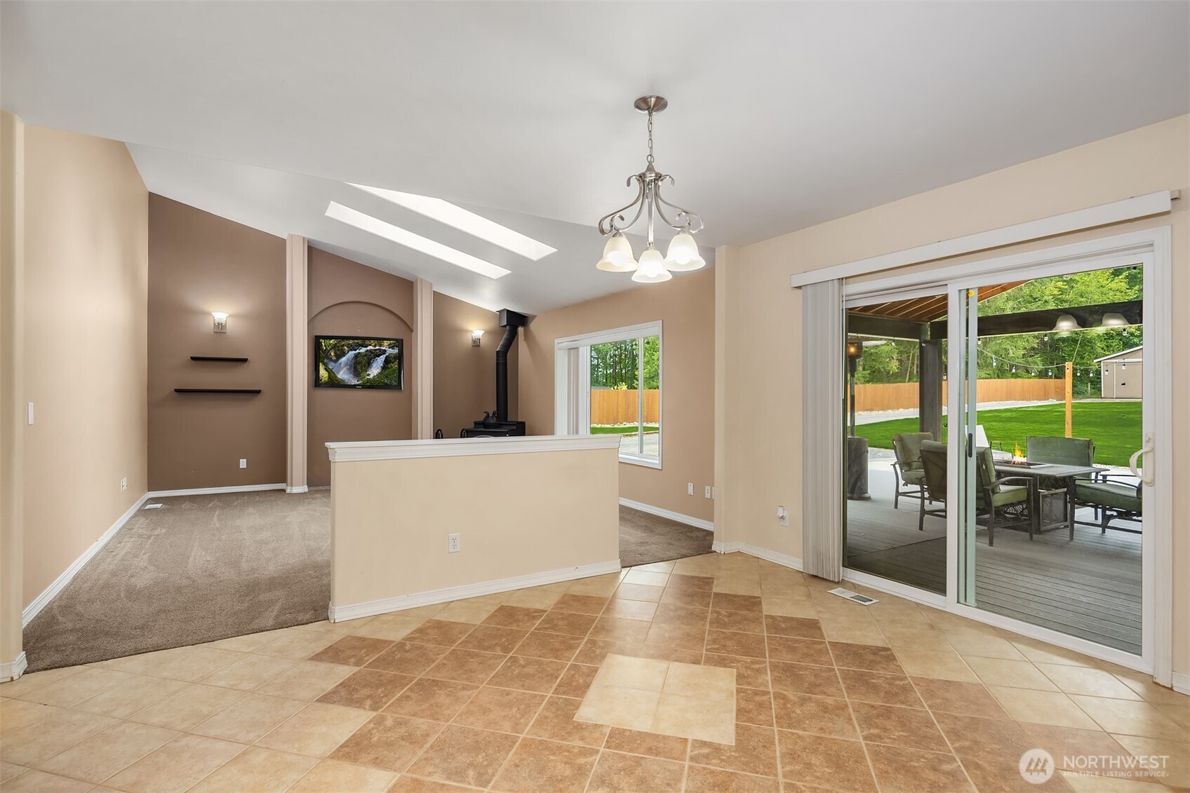 Lake Stevens, Washington, 98258, United States, 4 Bedrooms Bedrooms, ,2 BathroomsBathrooms,Residential,For Sale,1901328