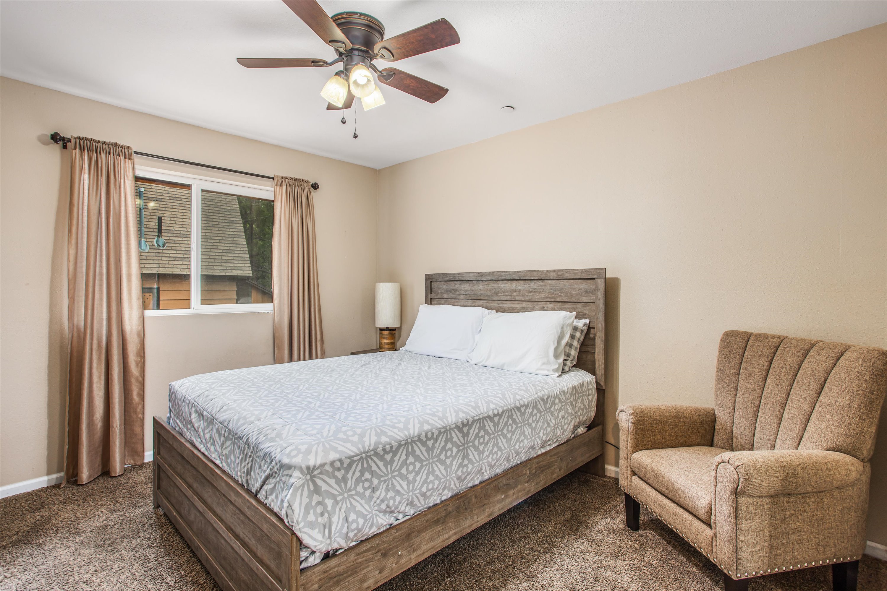 Sugarloaf, California, 92386, United States, 4 Bedrooms Bedrooms, ,2 BathroomsBathrooms,Residential,For Sale,1848559