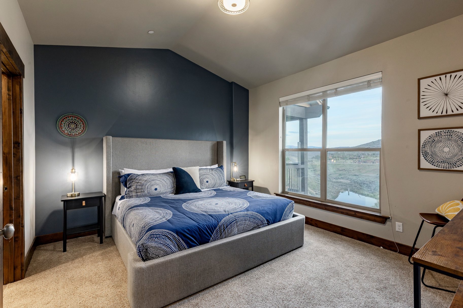  Stunning End-Unit Townhome With Loads of Natural Light - 物件實景