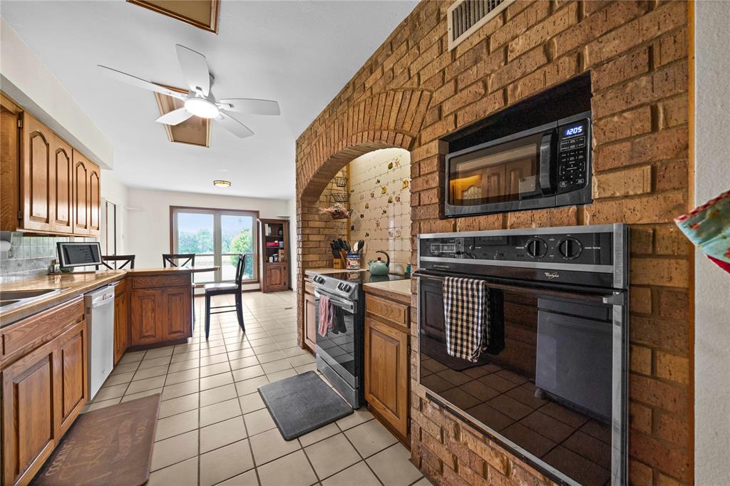 Jacksonville, Texas, 75766, United States, 6 Bedrooms Bedrooms, ,4 BathroomsBathrooms,Residential,For Sale,1837775