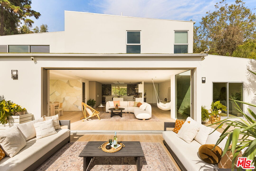 Los Angeles, California, 90046, United States, 4 Bedrooms Bedrooms, ,4 BathroomsBathrooms,Residential,For Sale,1912038
