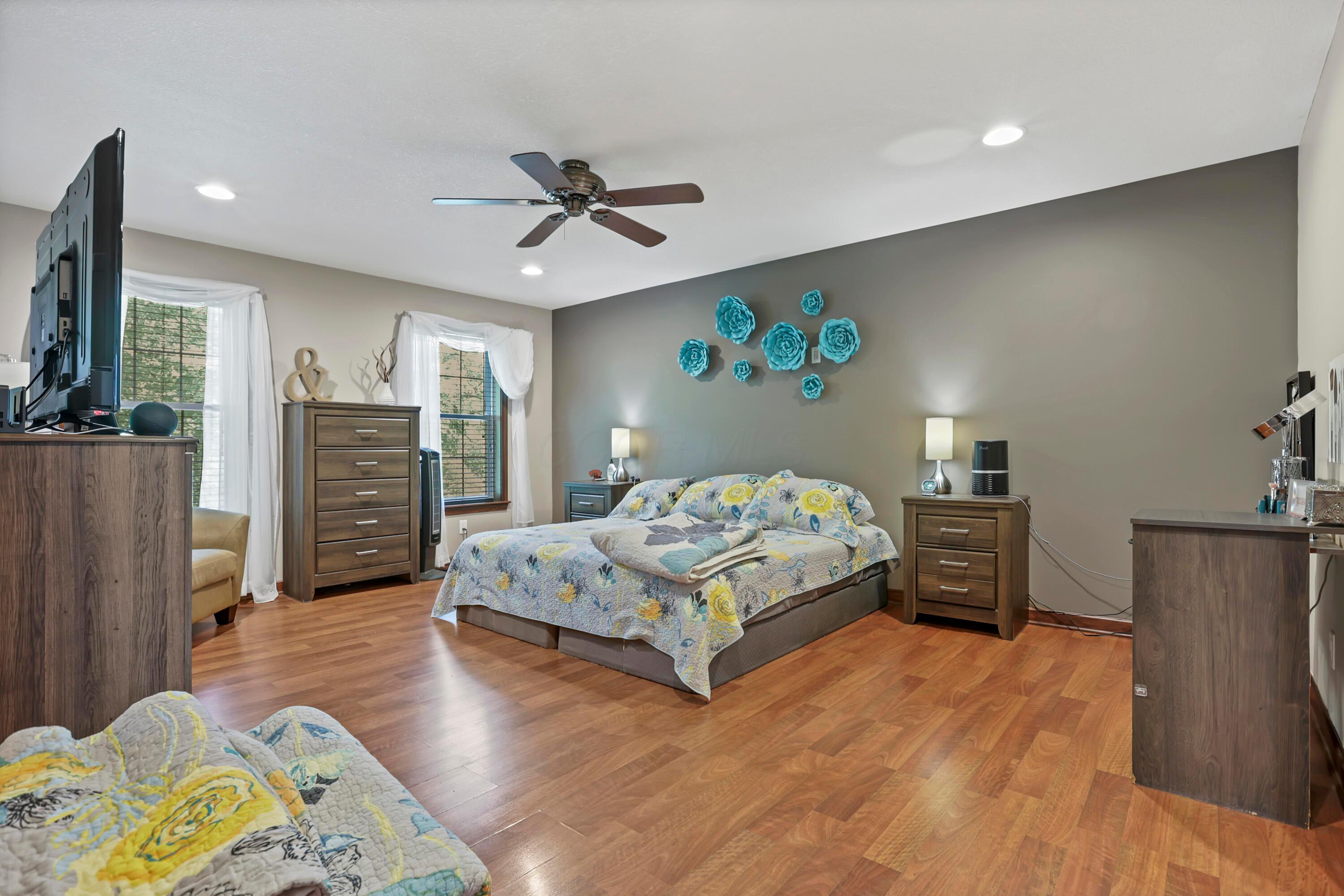 Newark, Ohio, 43055, United States, 4 Bedrooms Bedrooms, ,3 BathroomsBathrooms,Residential,For Sale,1928716