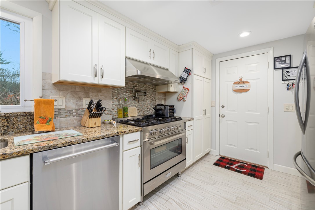 Cranston, Rhode Island, 02921, United States, 4 Bedrooms Bedrooms, ,3 BathroomsBathrooms,Residential,For Sale,1787177