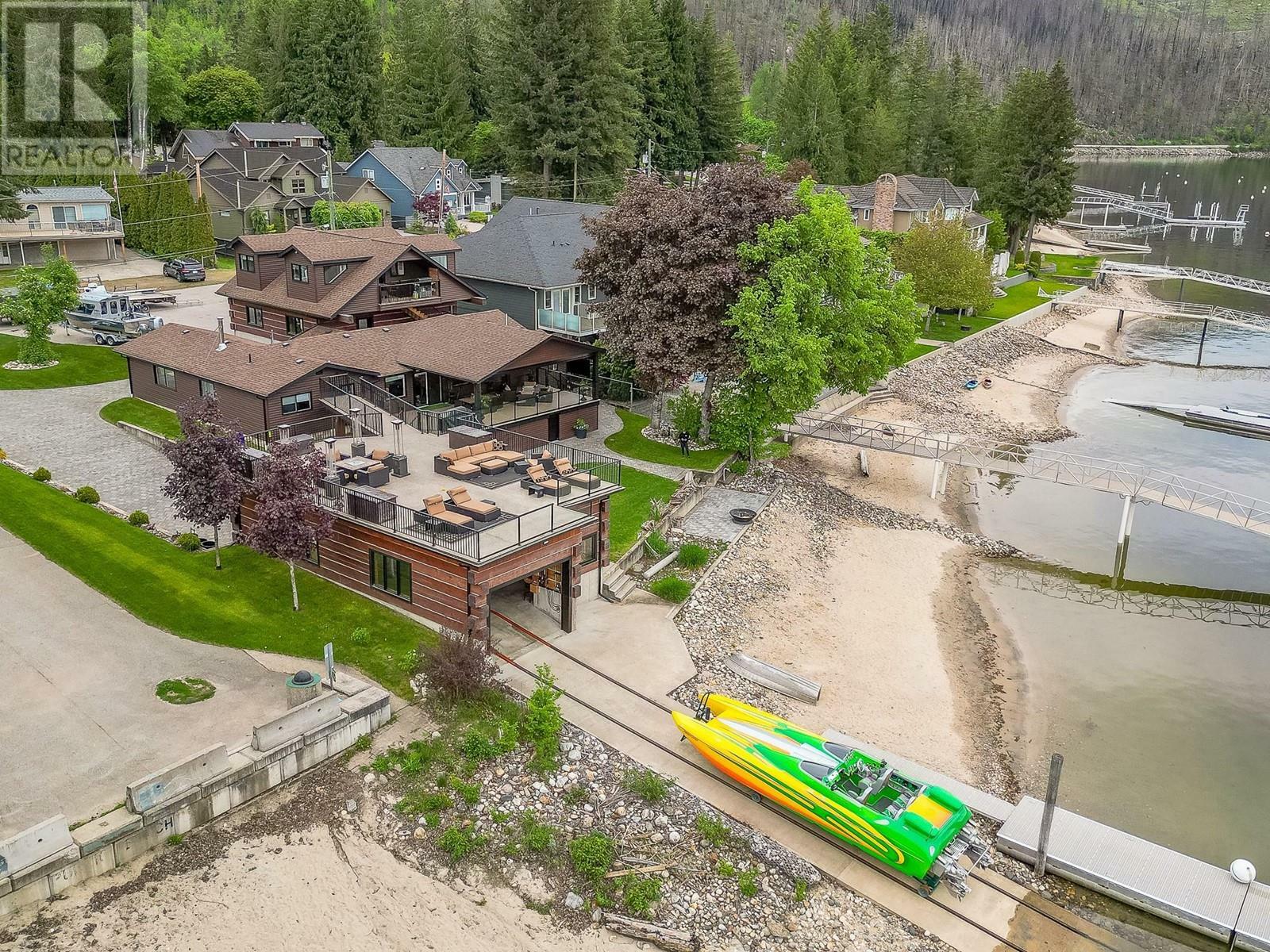 SICAMOUS, British Columbia, V0E 2V1, CA, 3 Bedrooms Bedrooms, ,3 BathroomsBathrooms,Residential,For Sale,1837122