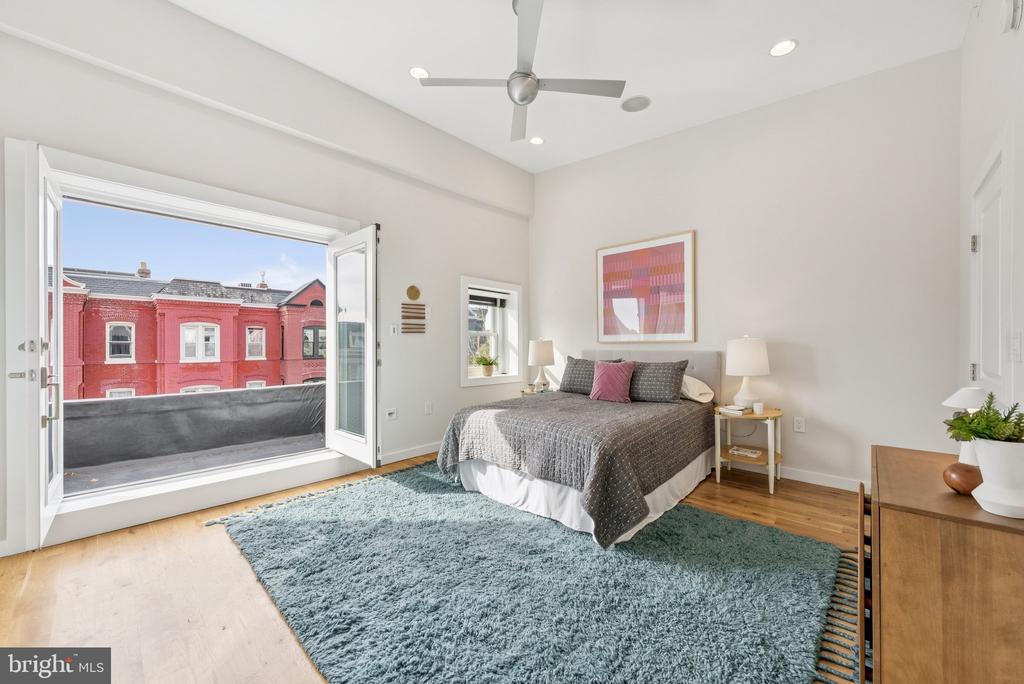 Washington, District of Columbia, 20001, United States, 6 Bedrooms Bedrooms, ,6 BathroomsBathrooms,Residential,For Sale,1983569