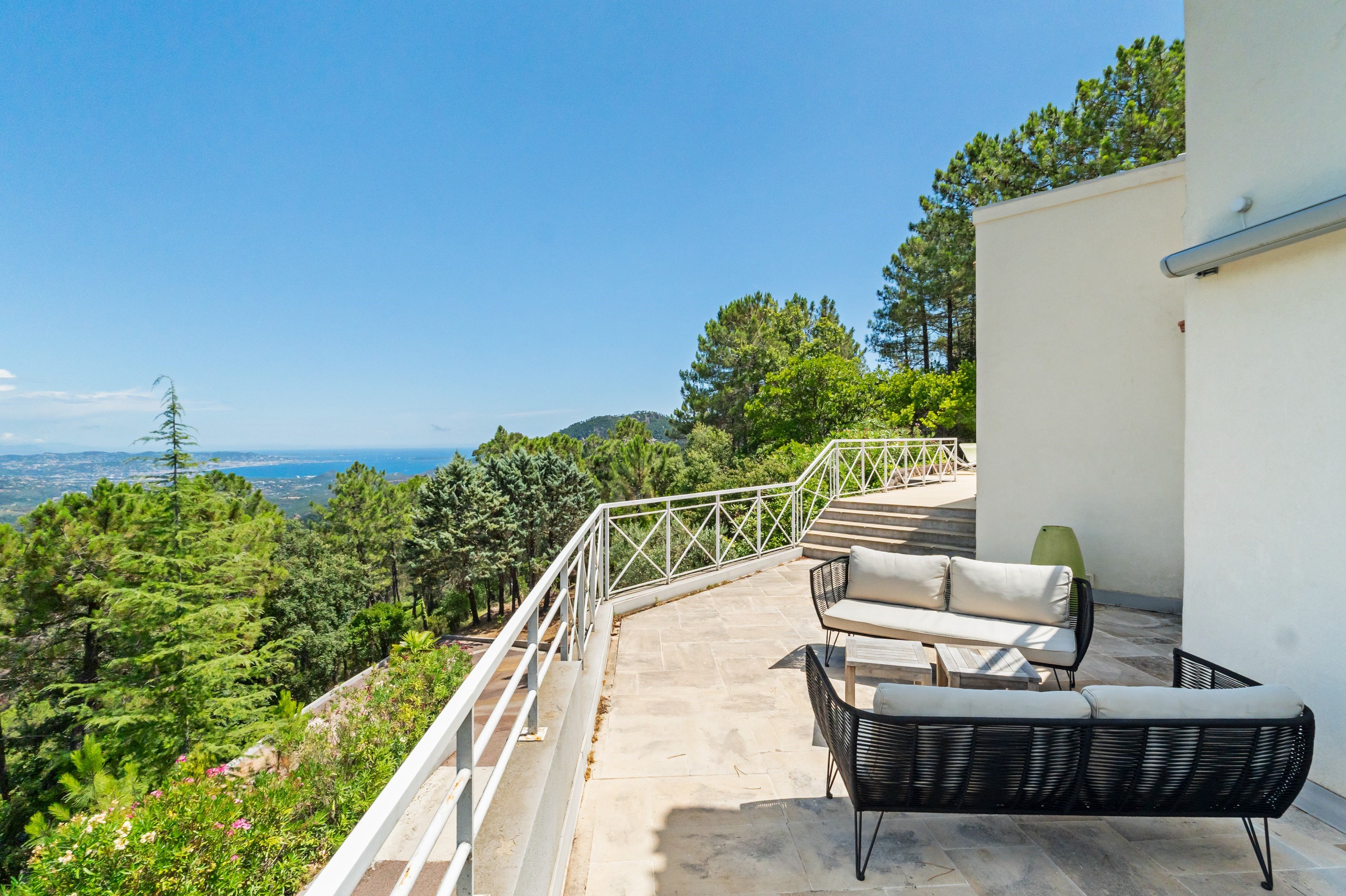  Les Adrets-de-l’Esterel sea view villa 5 bedroom pool near Cannes Mandelieu pri… - 物件實景