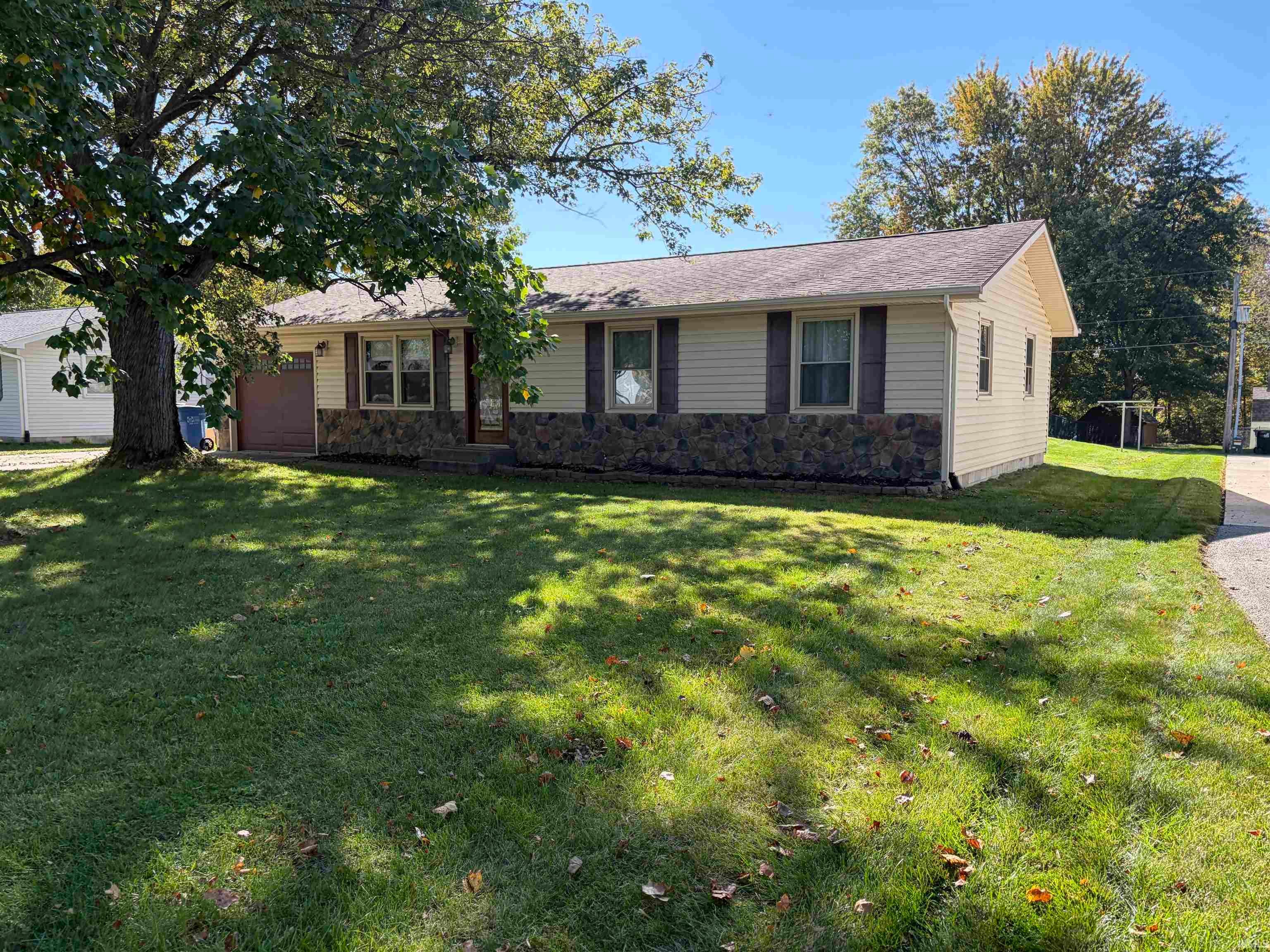 West St, Churubusco, IN 46723 #1